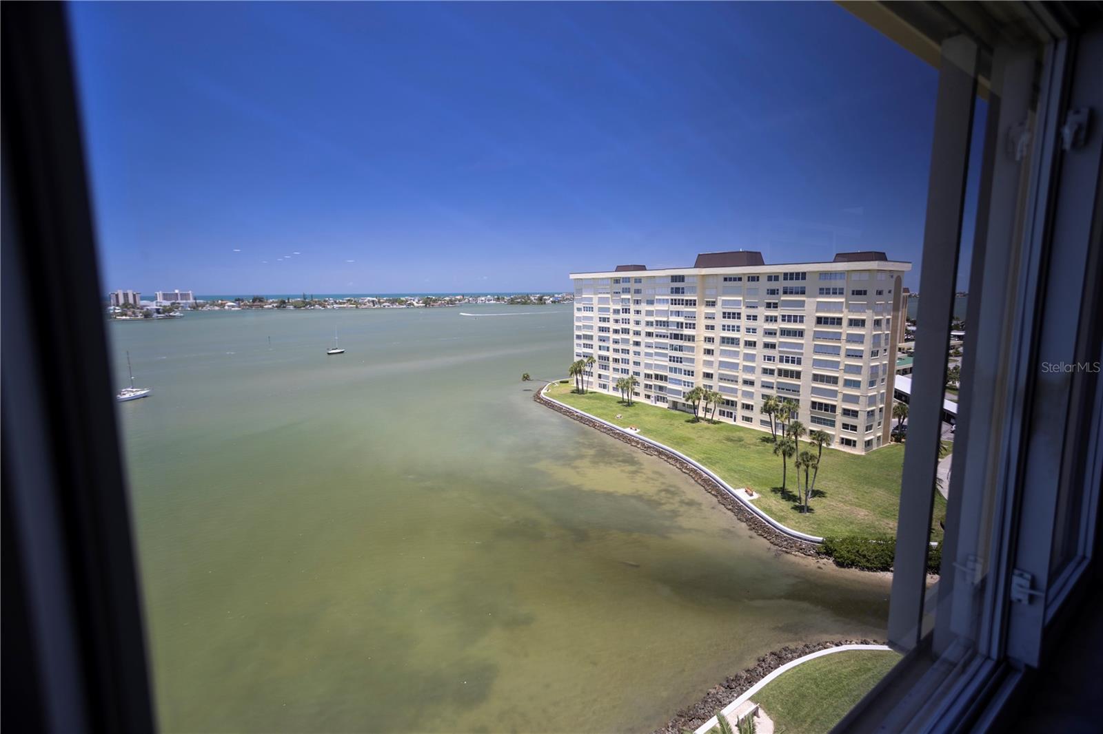 Condominium at 4525 COVE CIR #1107, ST PETERSBURG, photo 28 of 36