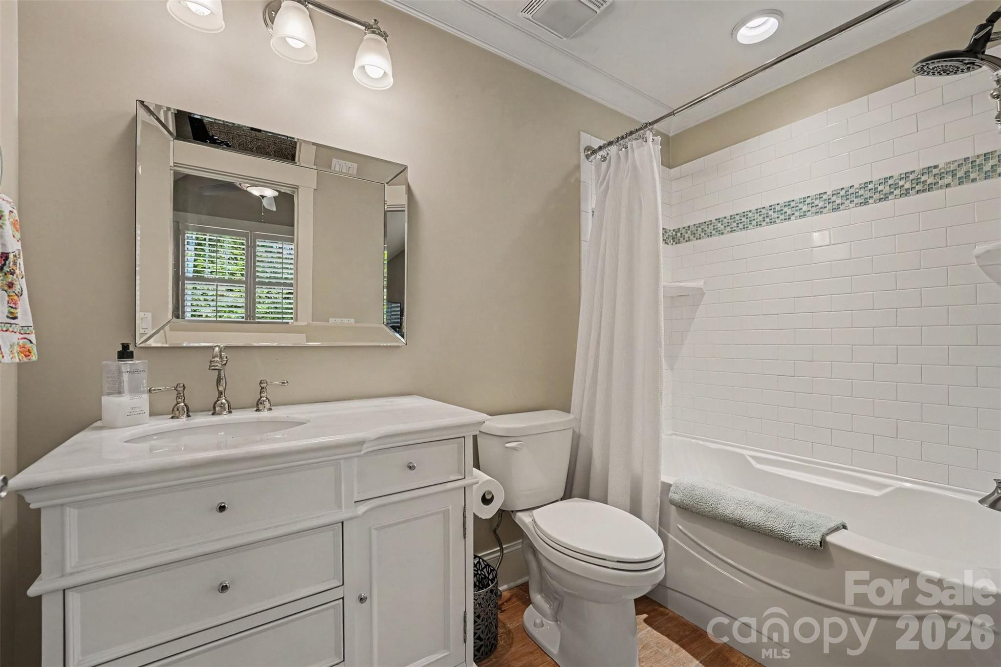 Single Family Residence at 120 Silver Lake Trail, Mooresville, photo 21 of 37