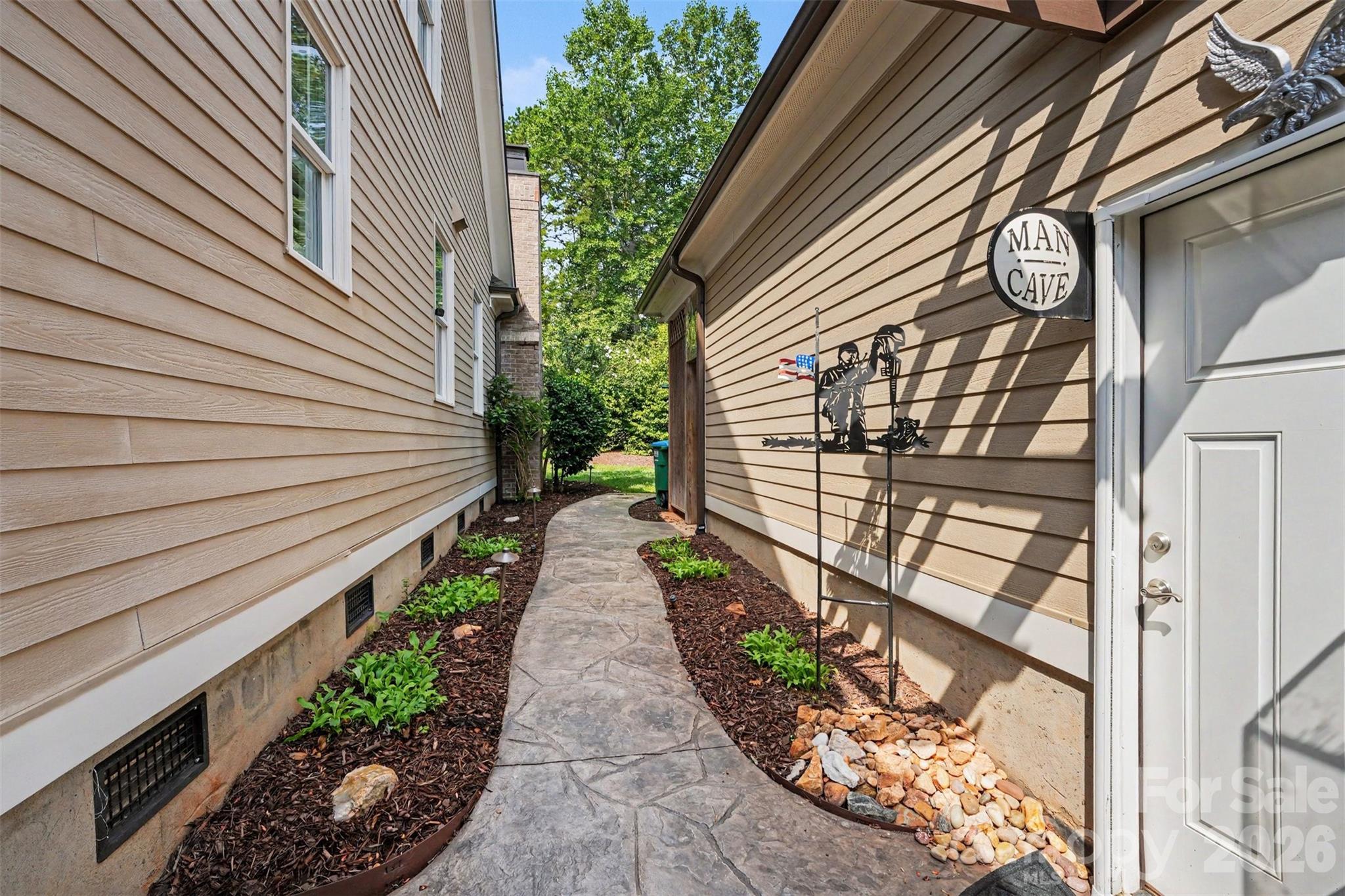 Single Family Residence at 120 Silver Lake Trail, Mooresville, photo 24 of 37