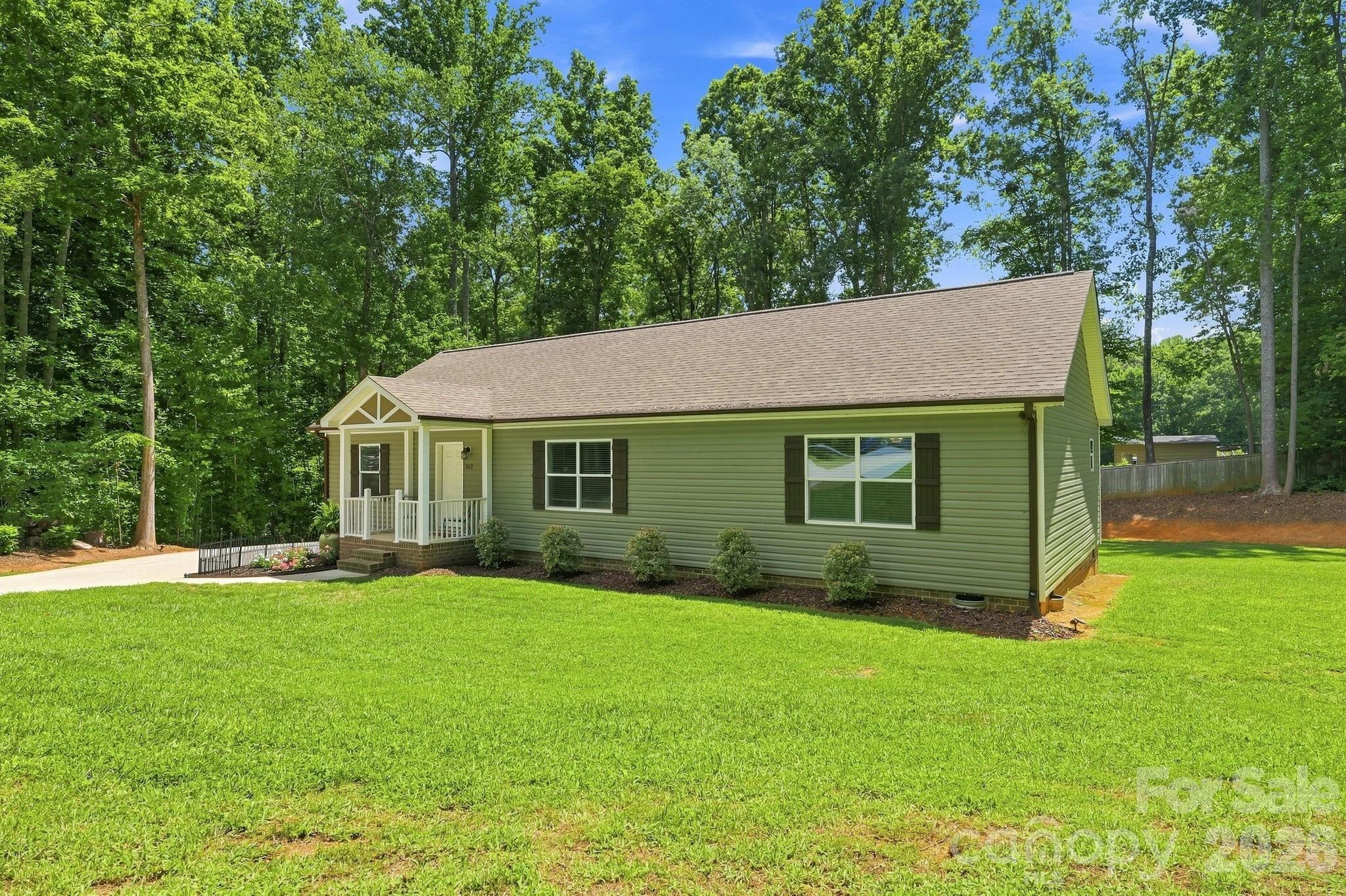 Single Family Residence at 312 Sailwinds Road, Mooresville, photo 31 of 35