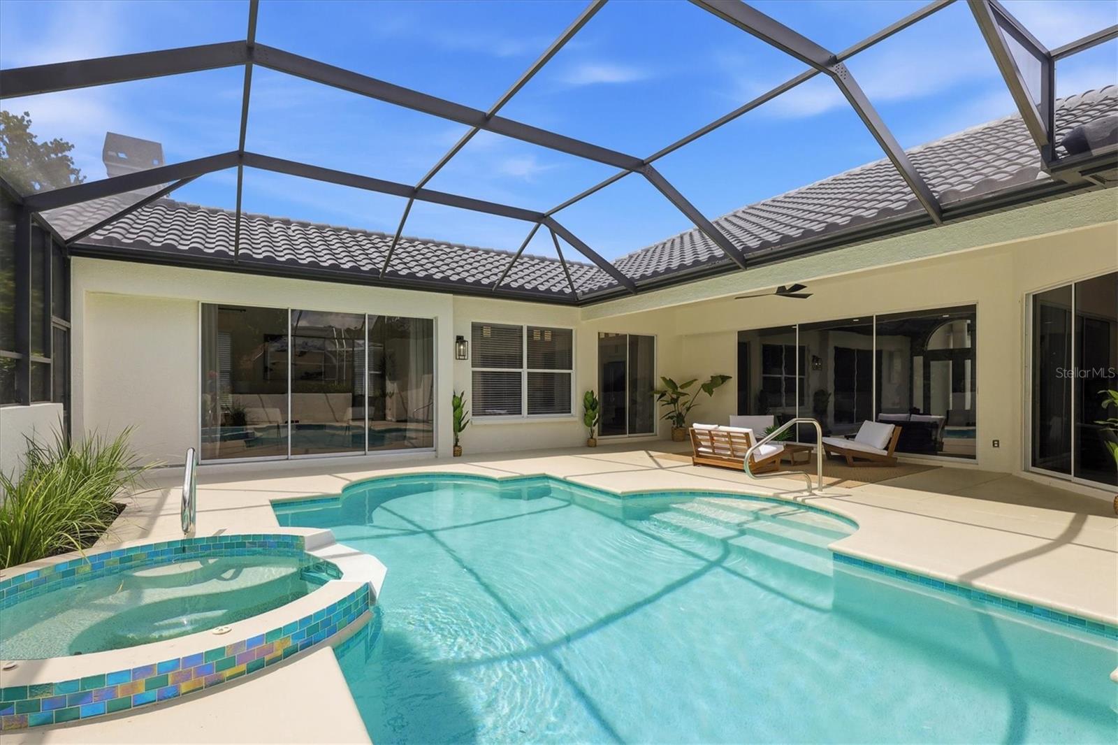 Pool and Spa - 7825 WILTON CRESCENT CIR, BRADENTON