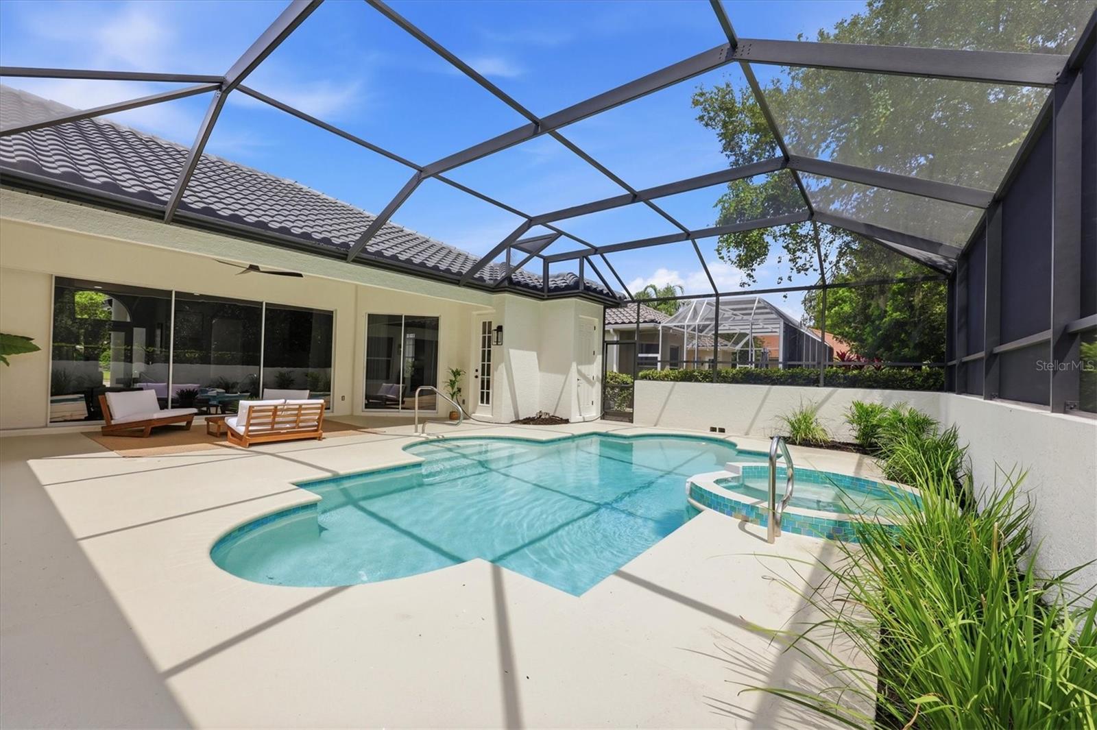 Pool and Spa - 7825 WILTON CRESCENT CIR, BRADENTON