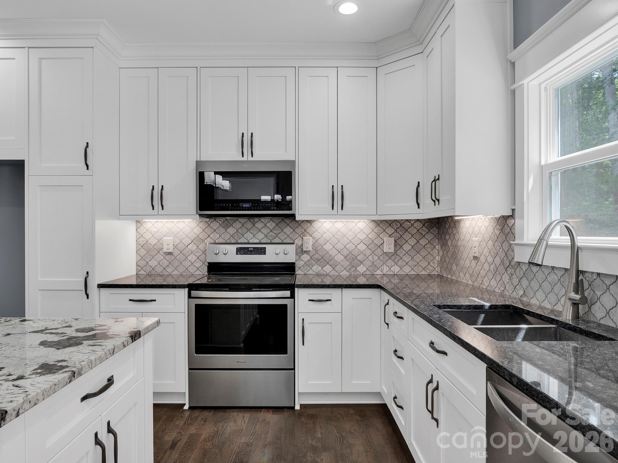 Single Family Residence at 216 Paradise Drive, Belmont, photo 11 of 44