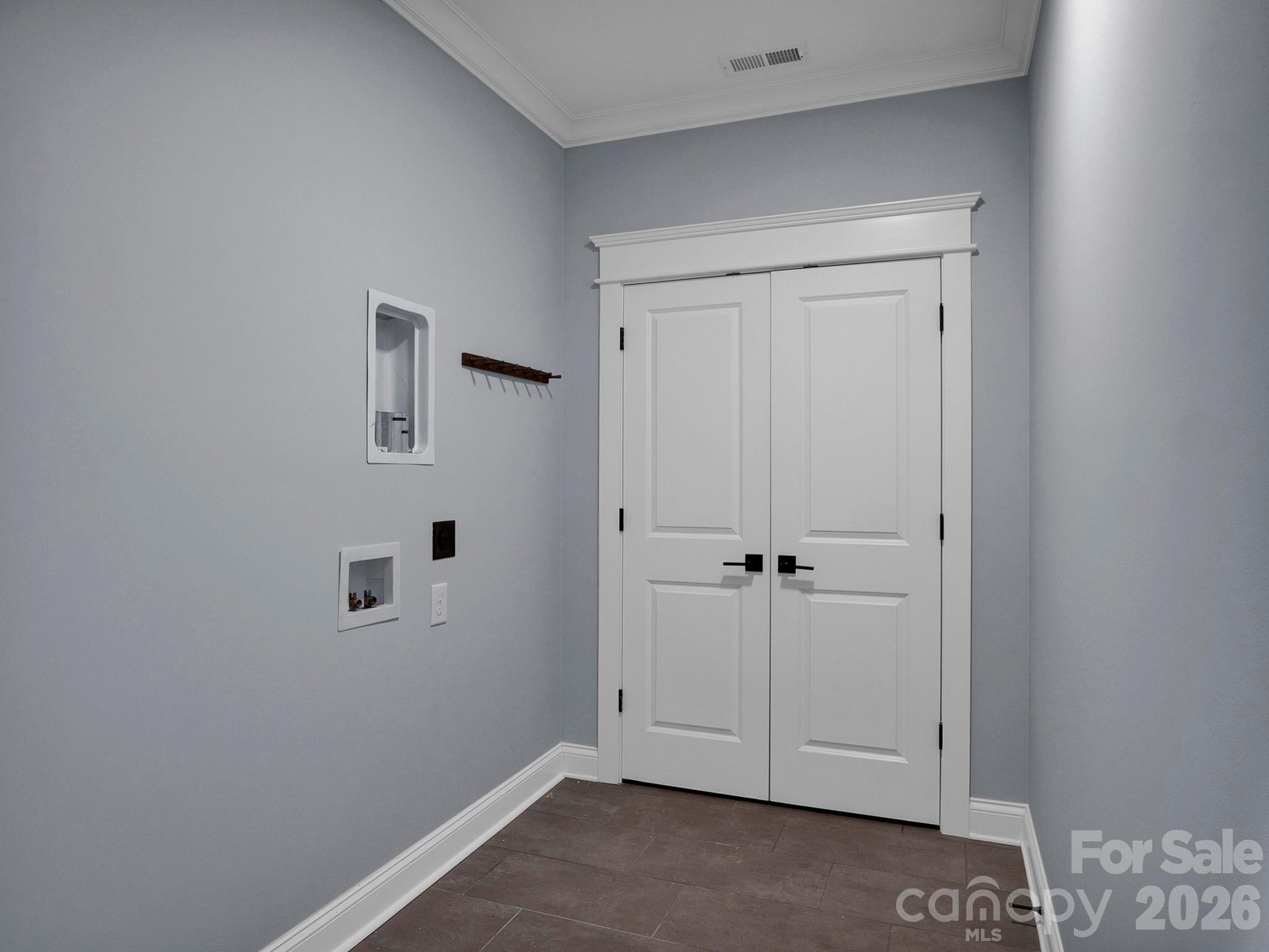 Single Family Residence at 216 Paradise Drive, Belmont, photo 18 of 44