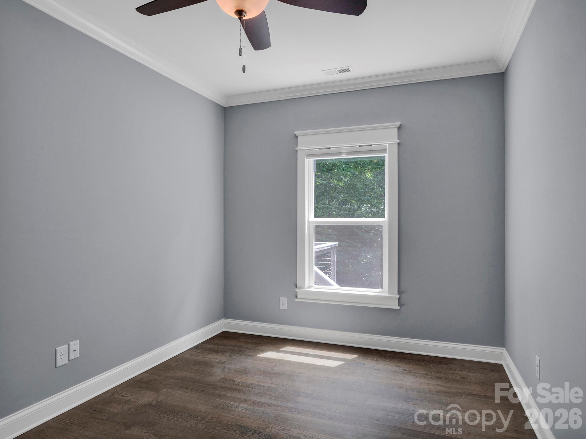 Single Family Residence at 216 Paradise Drive, Belmont, photo 19 of 44