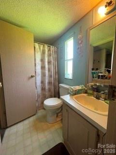 2nd Full bath - connected to 2nd bedroom - 1098 Macedonia Road, Gaffney