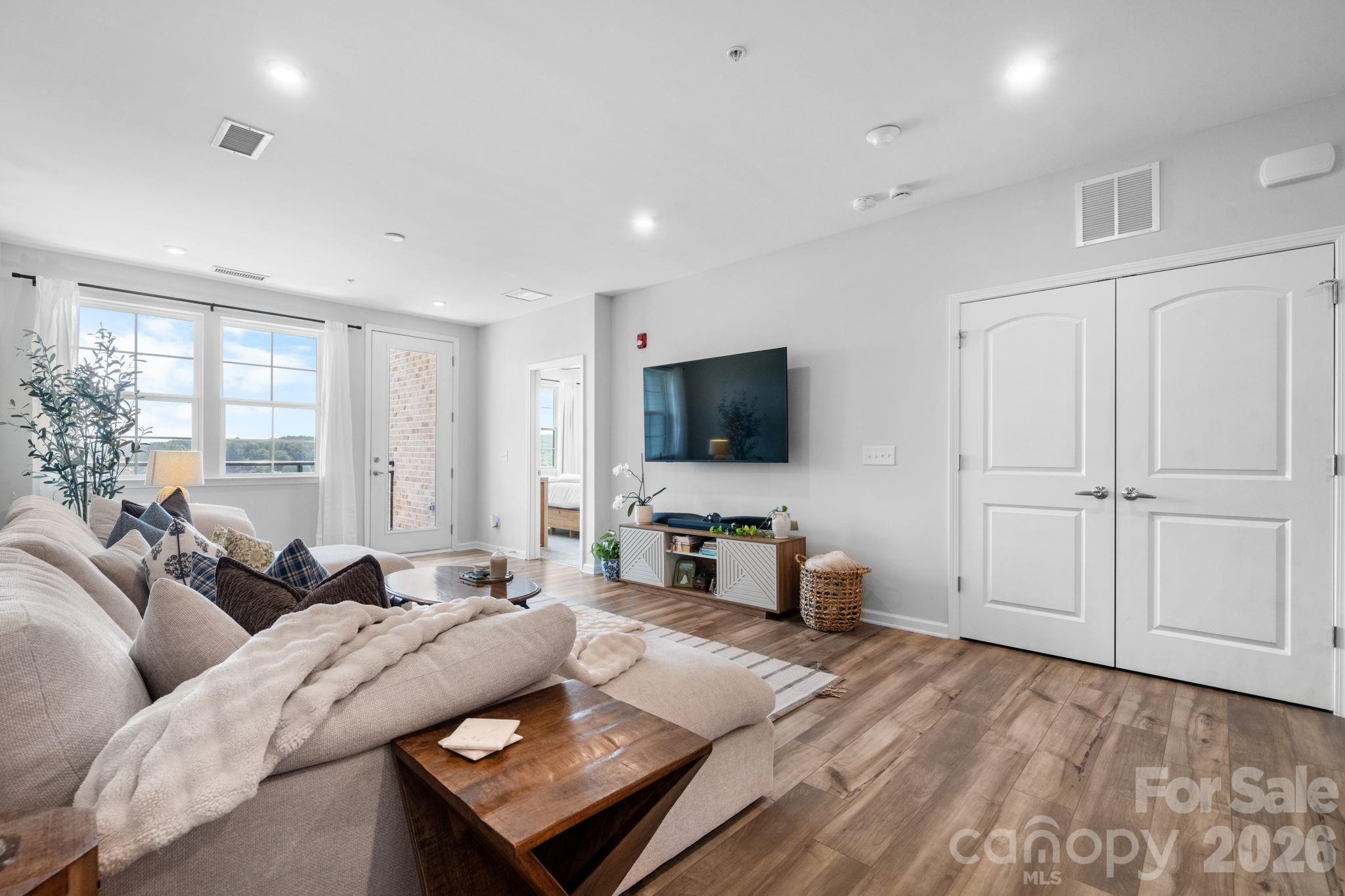 Condominium at 4455 Reed Creek Drive, Sherrills Ford, photo 5 of 43