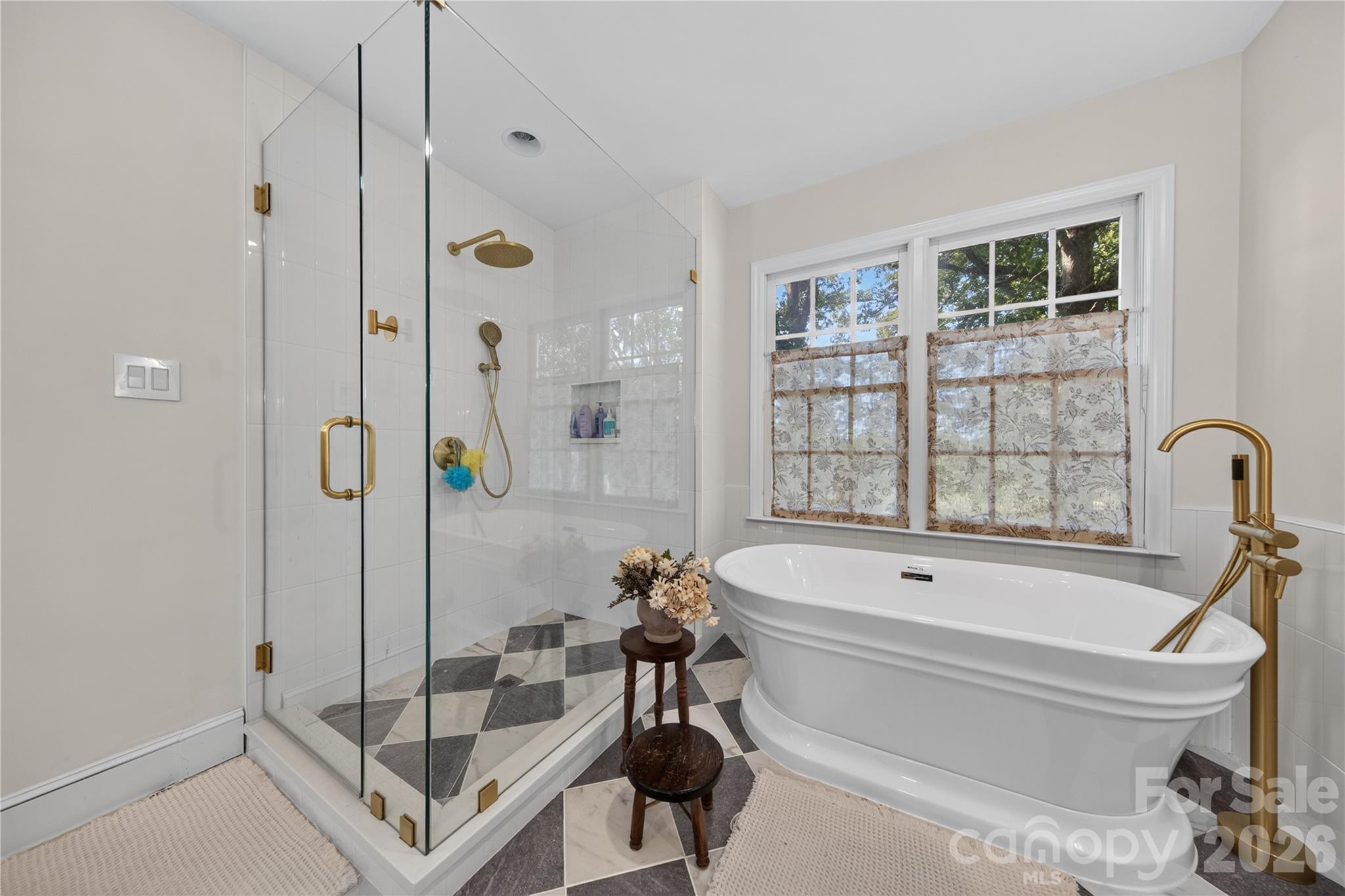 Primary Ensuite Bathroom - 2721 Tara Drive, Monroe