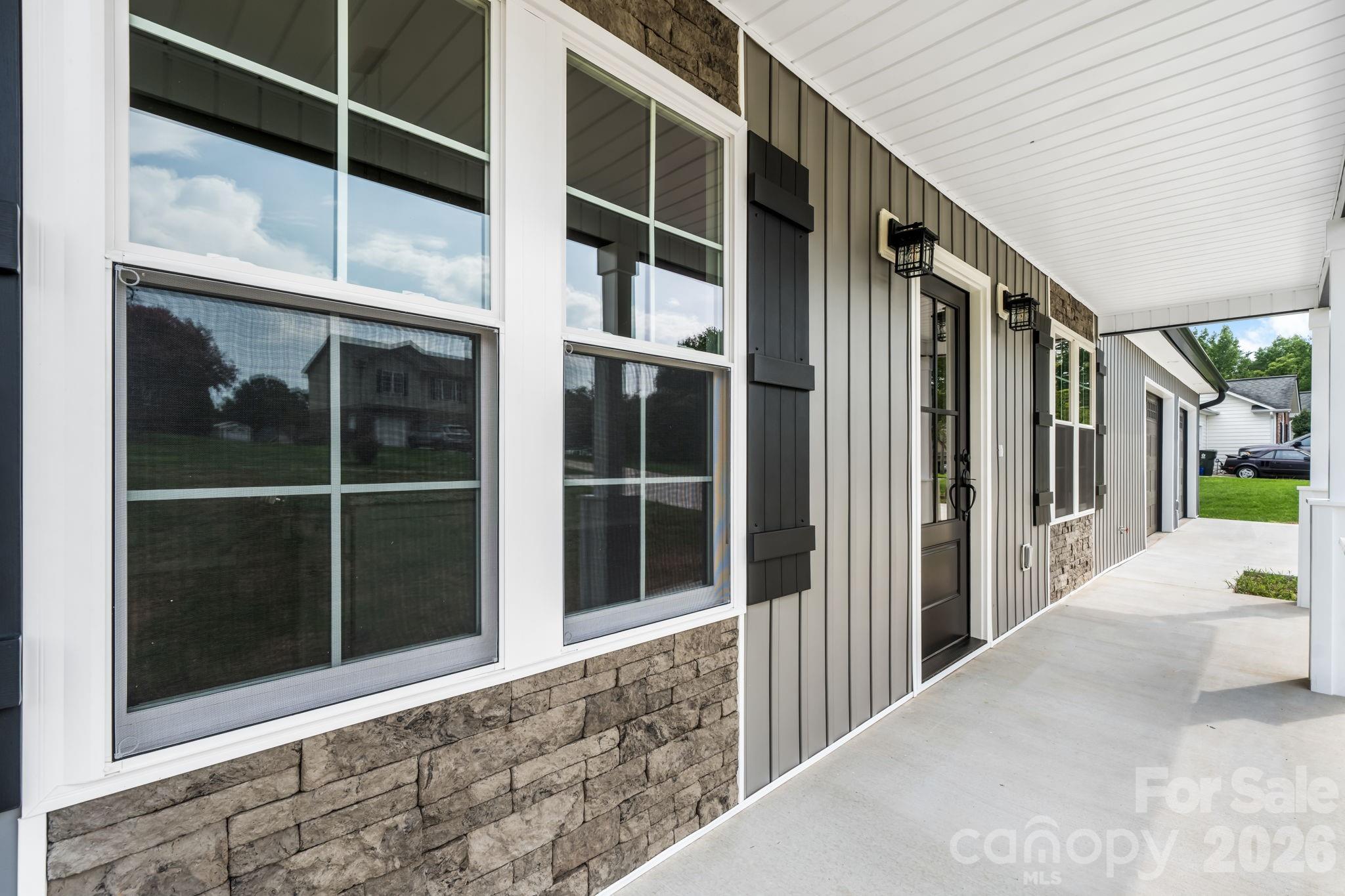 Single Family Residence at 128 Buck Shoals Circle, Hudson, photo 5 of 35