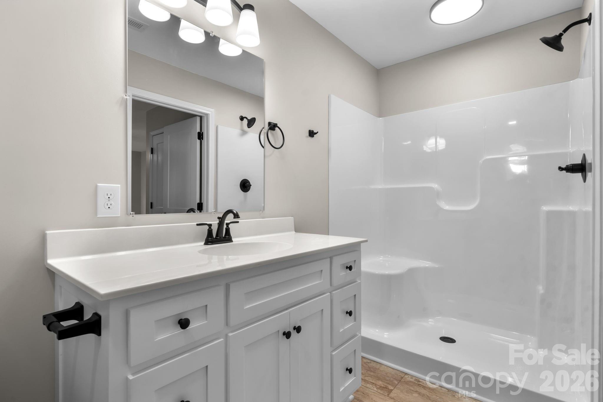 Single Family Residence at 128 Buck Shoals Circle, Hudson, photo 15 of 35