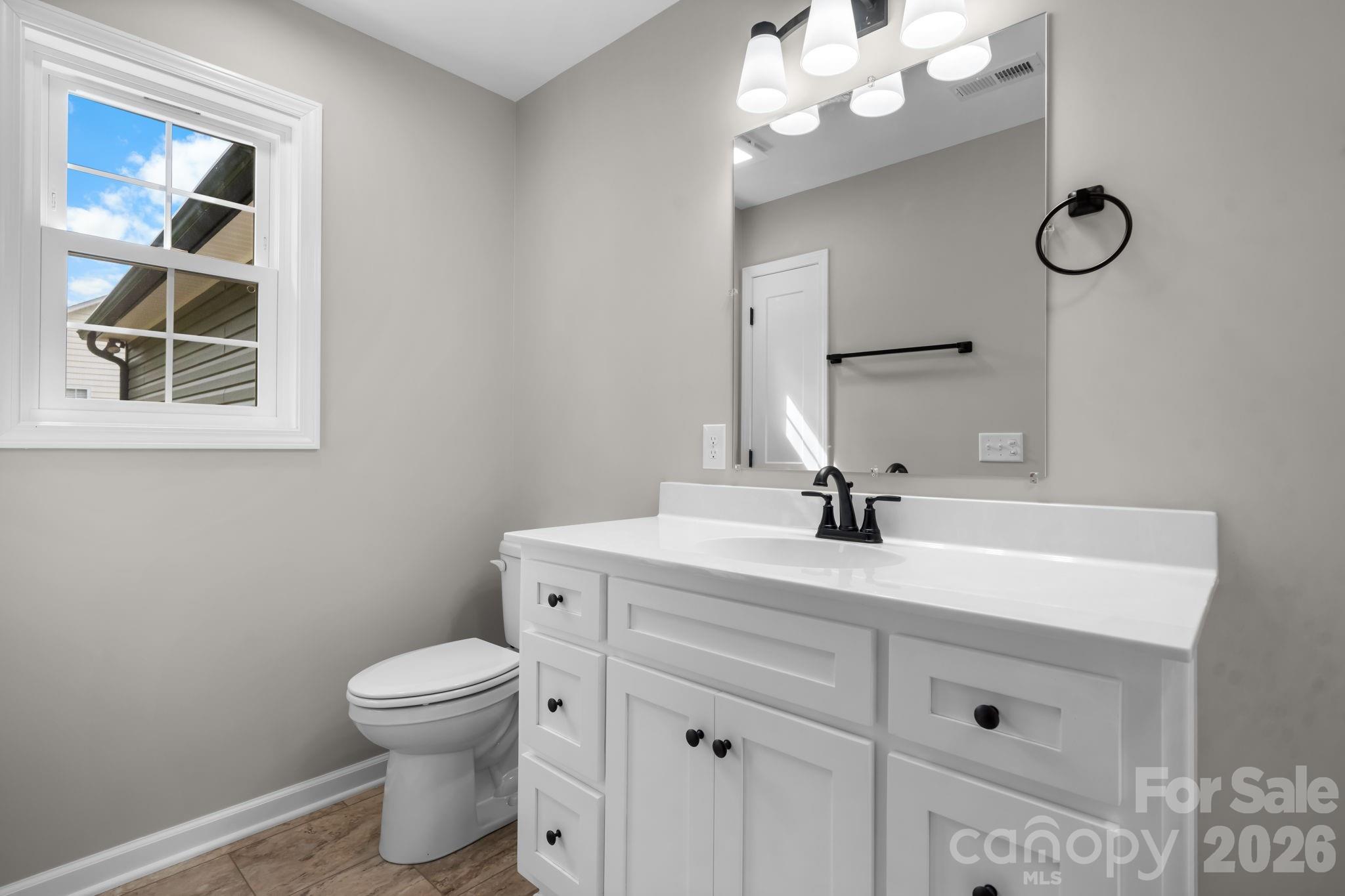 Single Family Residence at 128 Buck Shoals Circle, Hudson, photo 16 of 35