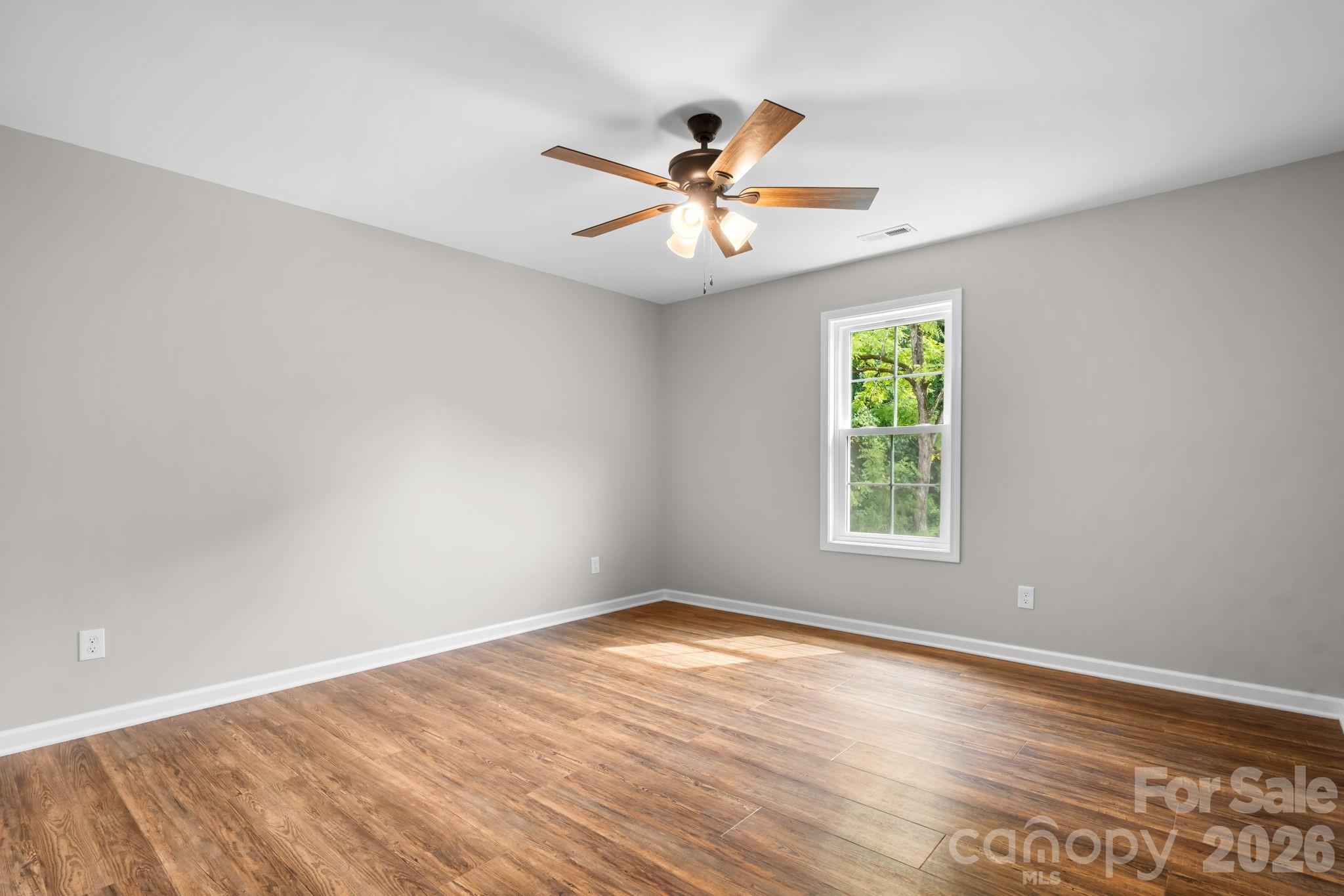 Single Family Residence at 128 Buck Shoals Circle, Hudson, photo 14 of 35