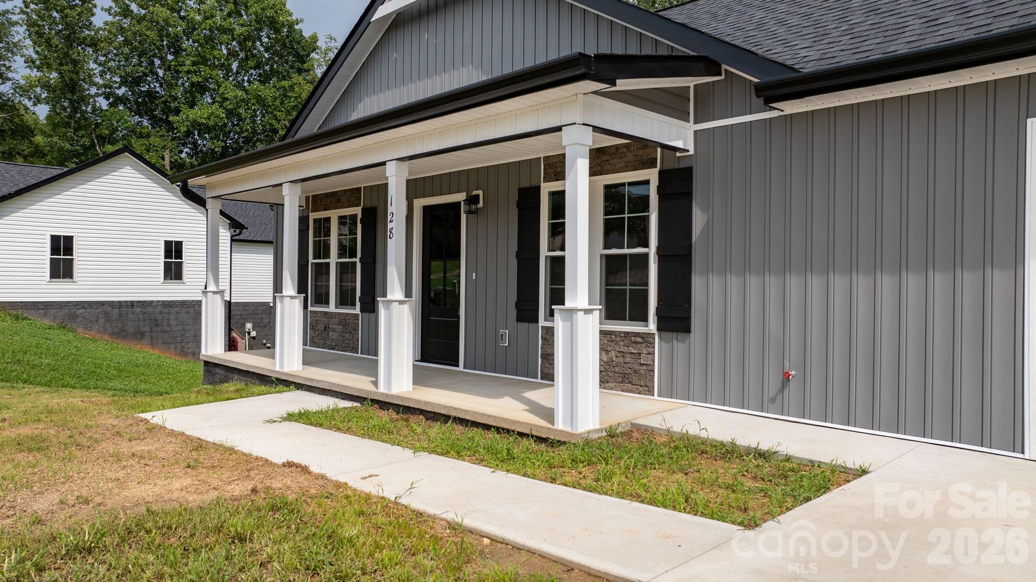 Single Family Residence at 128 Buck Shoals Circle, Hudson, photo 27 of 35