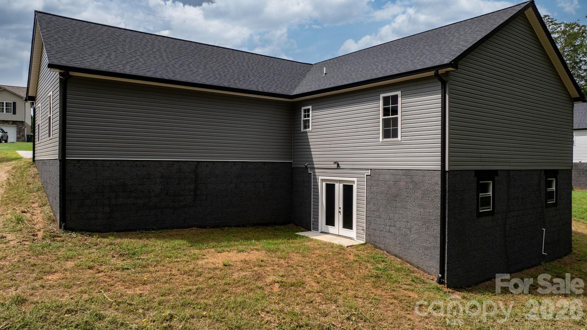 Single Family Residence at 128 Buck Shoals Circle, Hudson, photo 4 of 35
