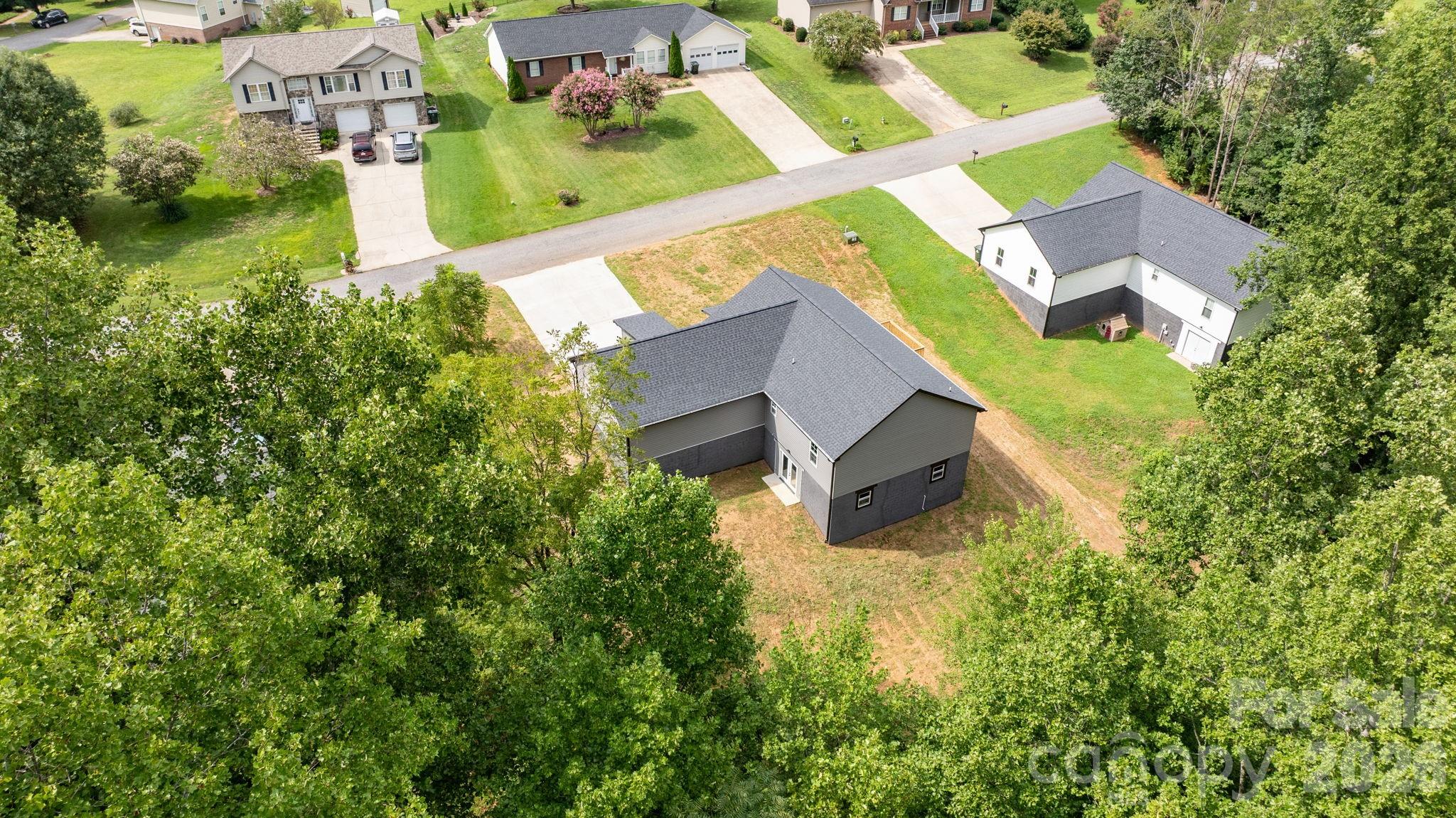 Single Family Residence at 128 Buck Shoals Circle, Hudson, photo 33 of 35