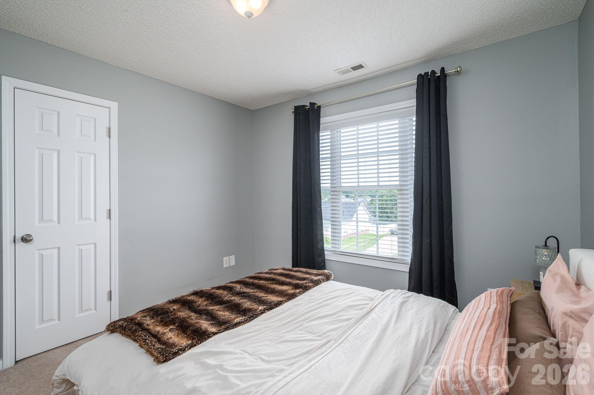 Single Family Residence at 908 Carole Summey Drive, Dallas, photo 34 of 47