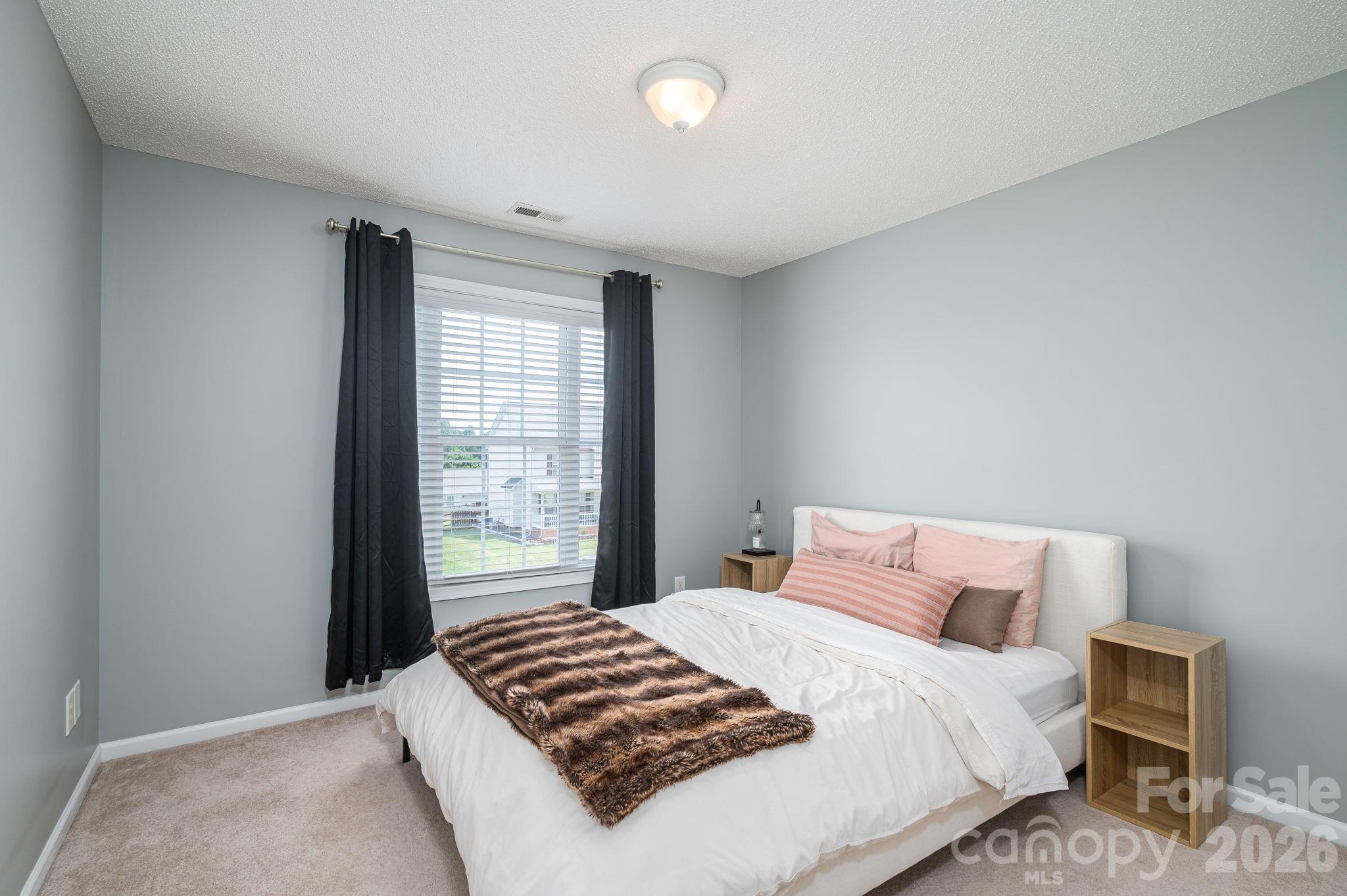 Single Family Residence at 908 Carole Summey Drive, Dallas, photo 35 of 47