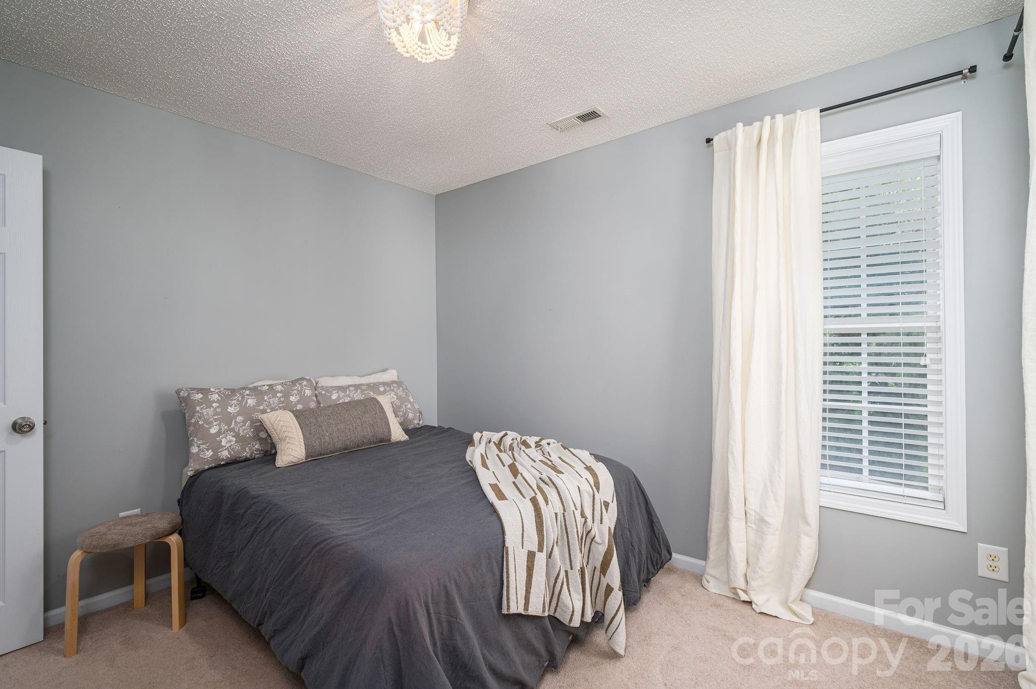 Single Family Residence at 908 Carole Summey Drive, Dallas, photo 37 of 47