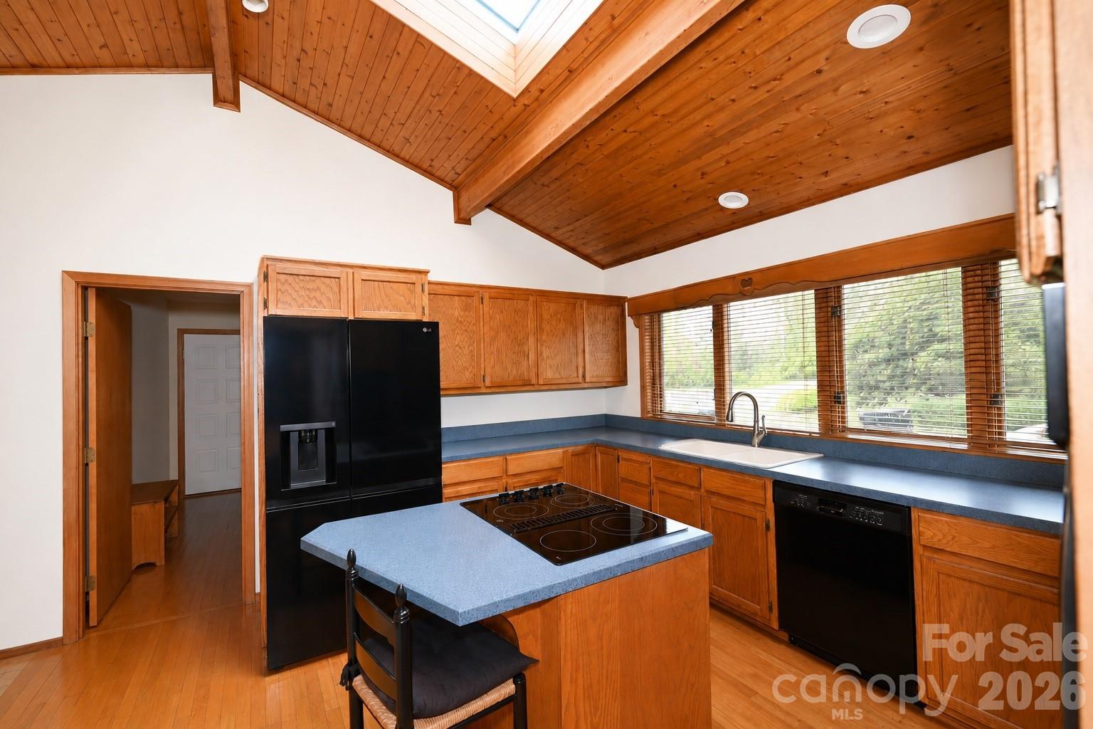 Single Family Residence at 3711 Blendwood Lane NE, Hickory, photo 12 of 33