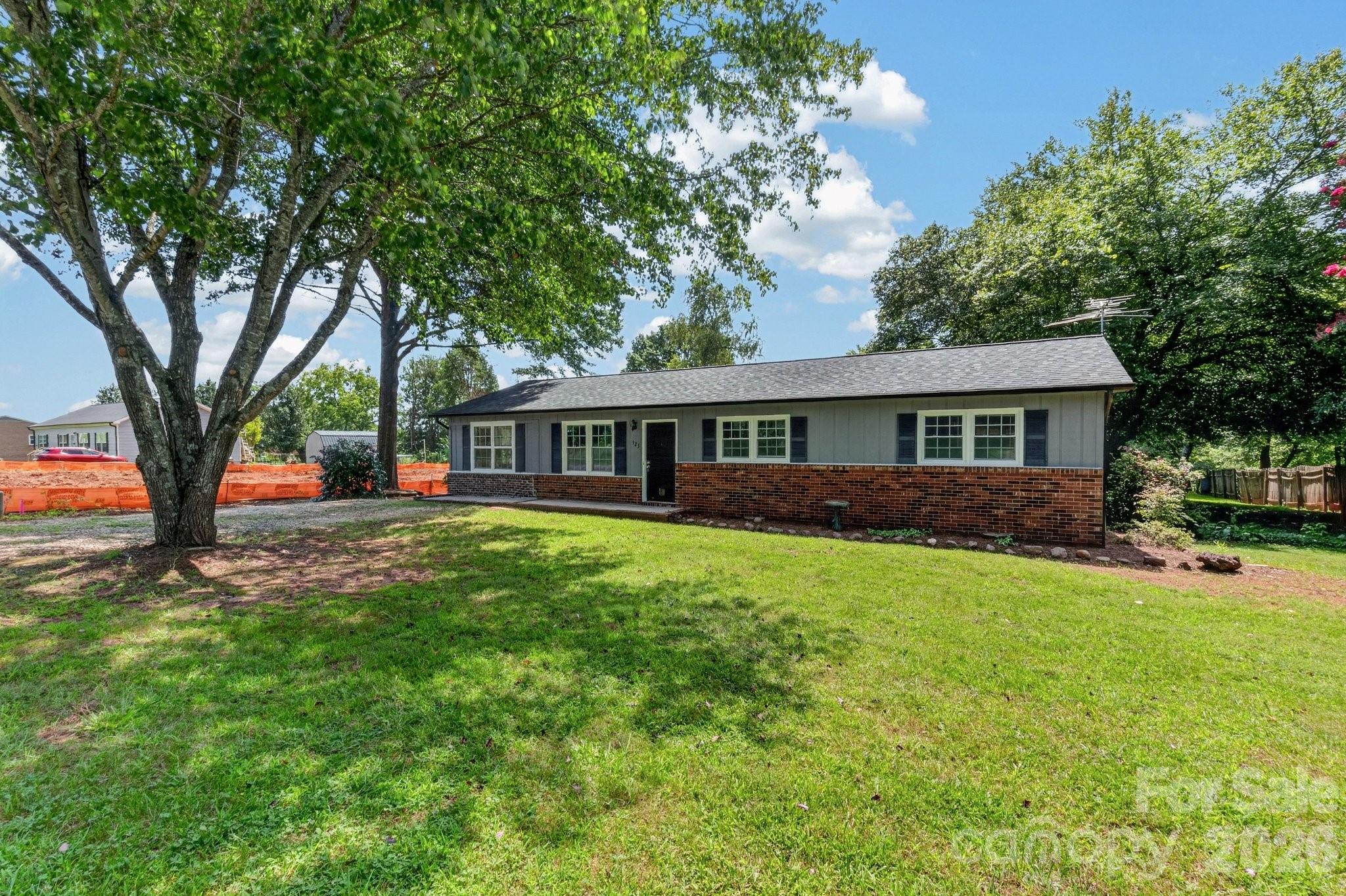 Single Family Residence at 123 Robinette Lane, Statesville, photo 2 of 34