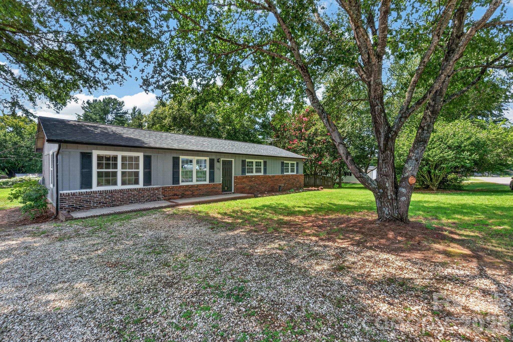 Single Family Residence at 123 Robinette Lane, Statesville, photo 3 of 34