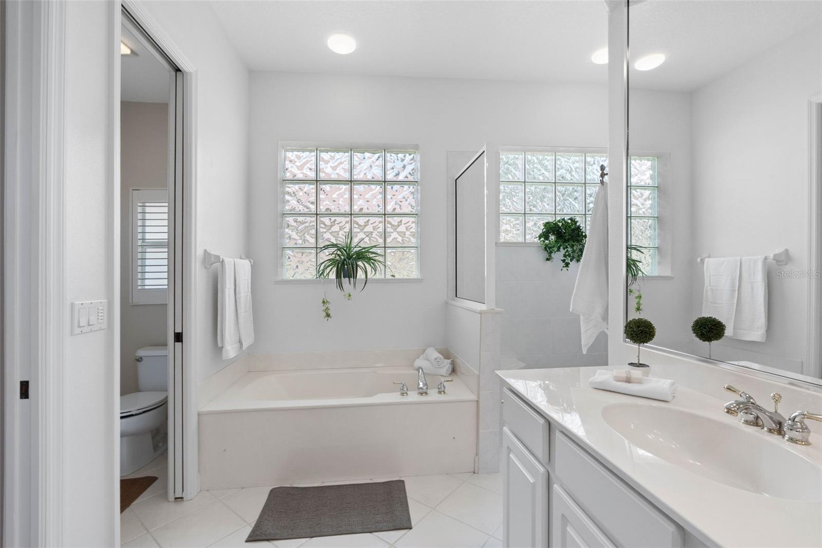 En Suite in Primary - 6803 COYOTE RIDGE CT, BRADENTON