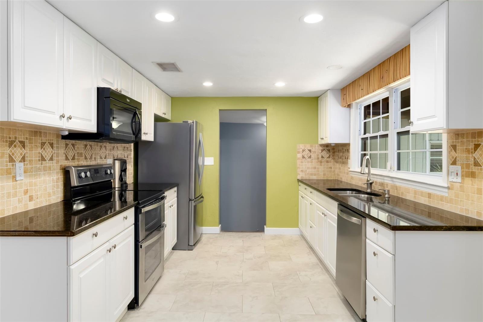 Single Family Residence at 2702 GRAND CAYMAN ST, SARASOTA, photo 14 of 63