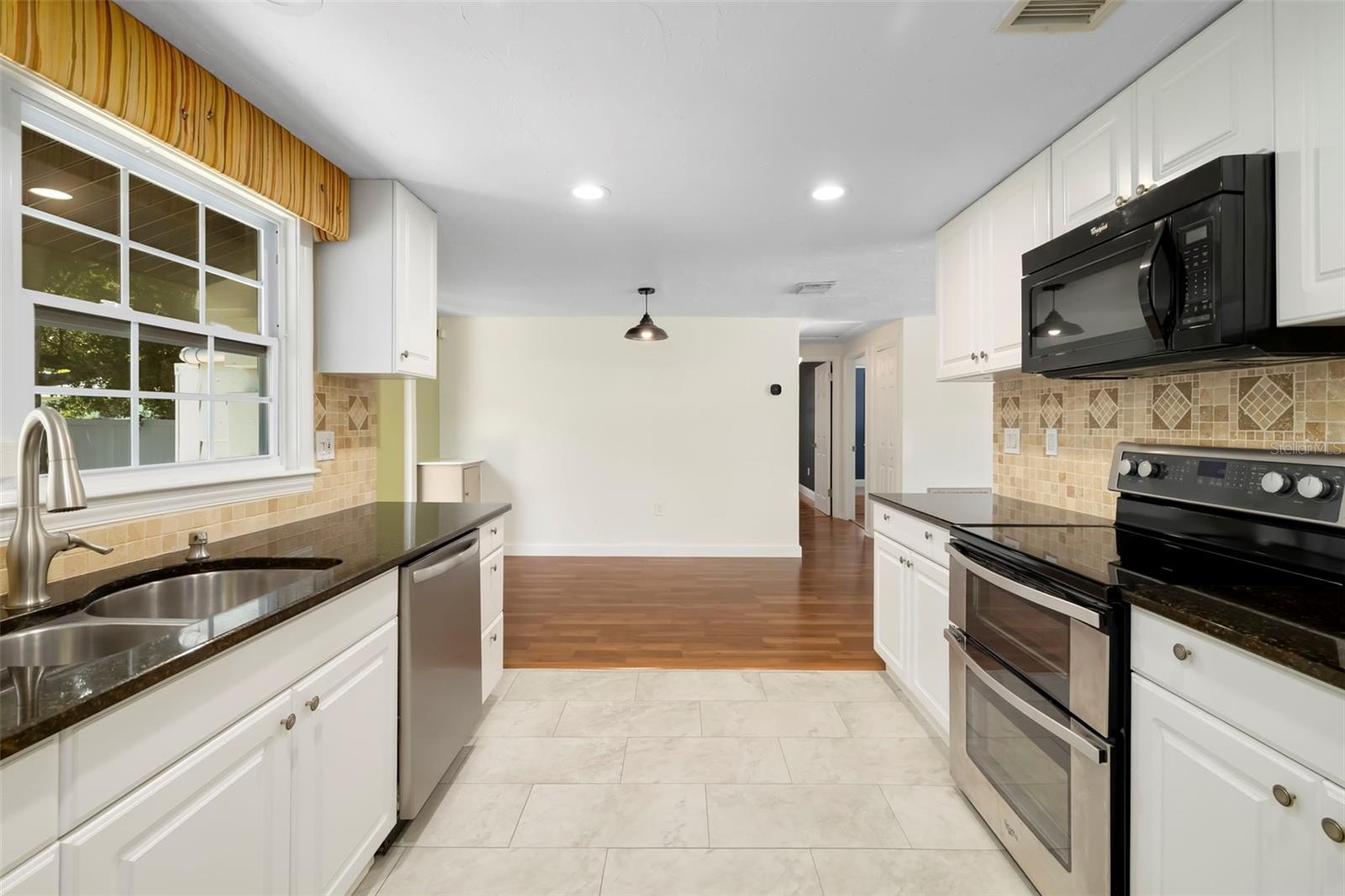 Single Family Residence at 2702 GRAND CAYMAN ST, SARASOTA, photo 15 of 63