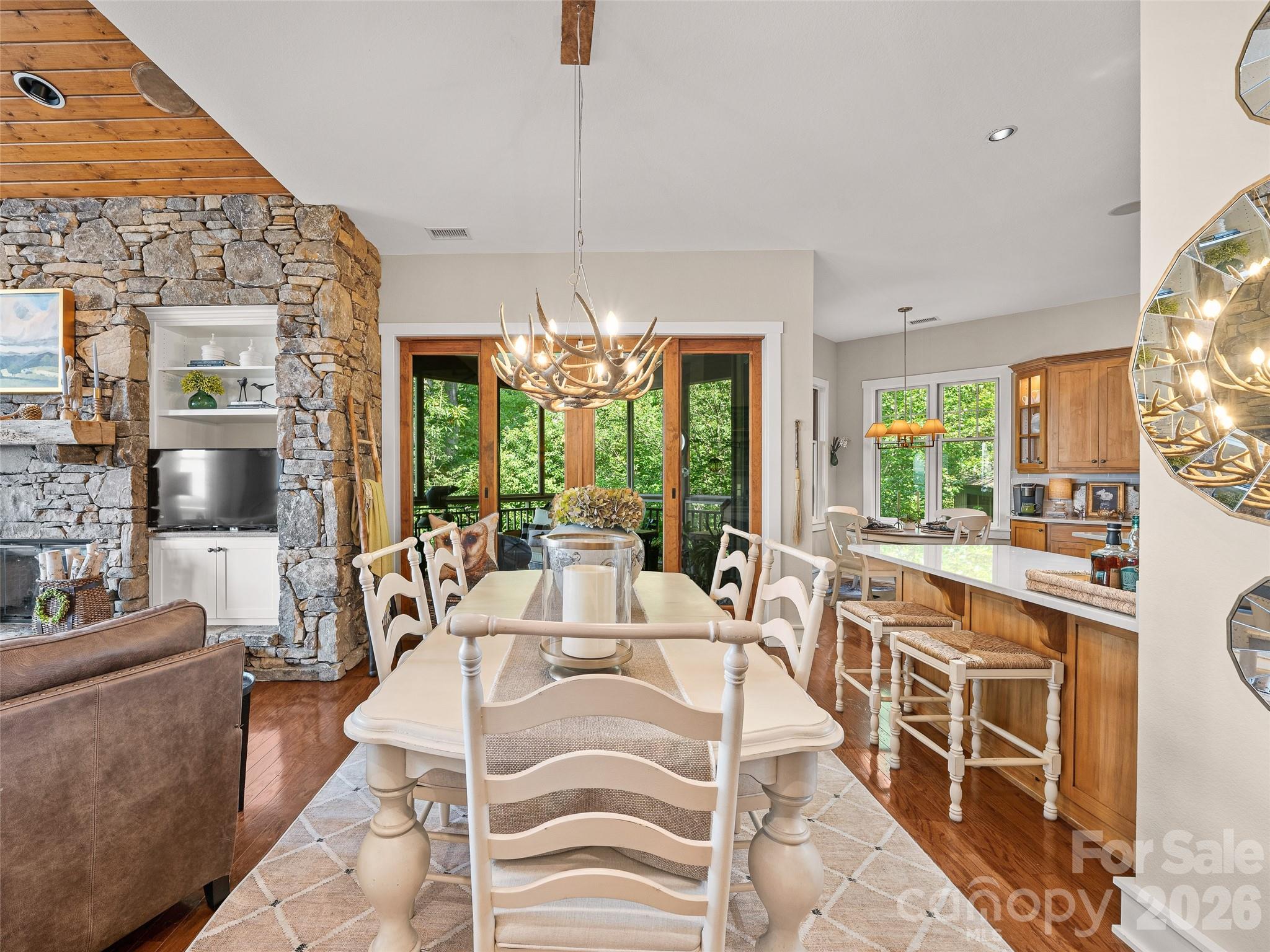 Dining area - 530 Andrew Banks Road, Burnsville