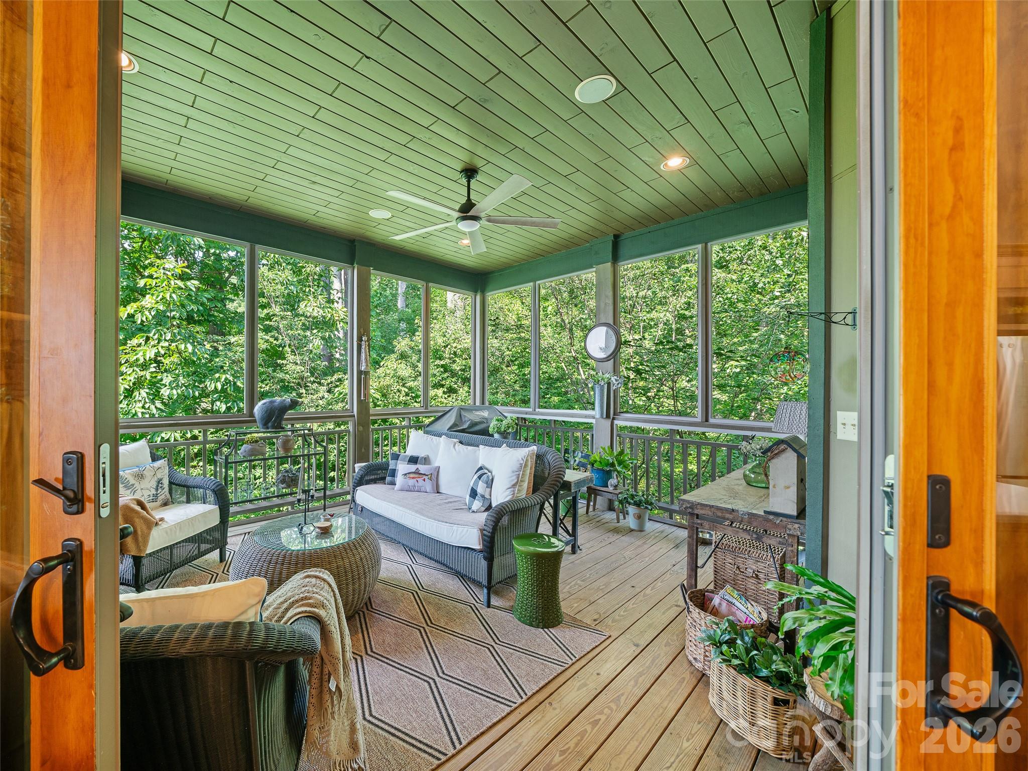 Private enclosed porch - 530 Andrew Banks Road, Burnsville