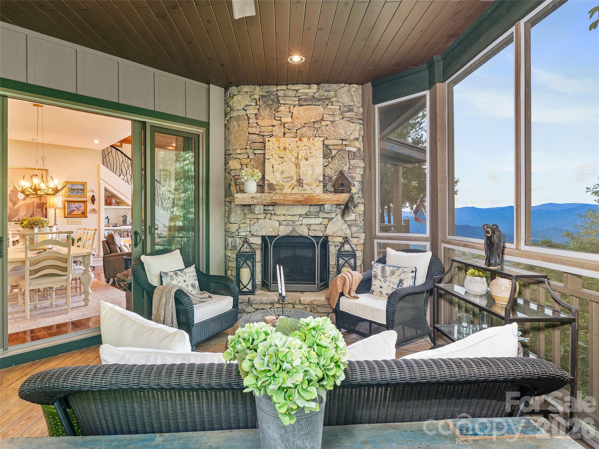 All-season room - gas log fireplace - 530 Andrew Banks Road, Burnsville