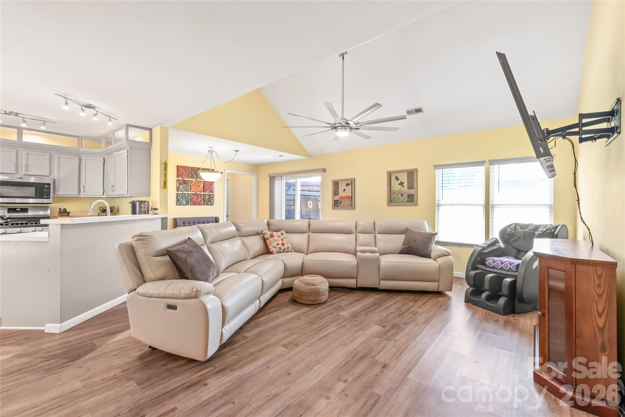 A great space to entertain - 2241 Indian Cross Trail, Matthews