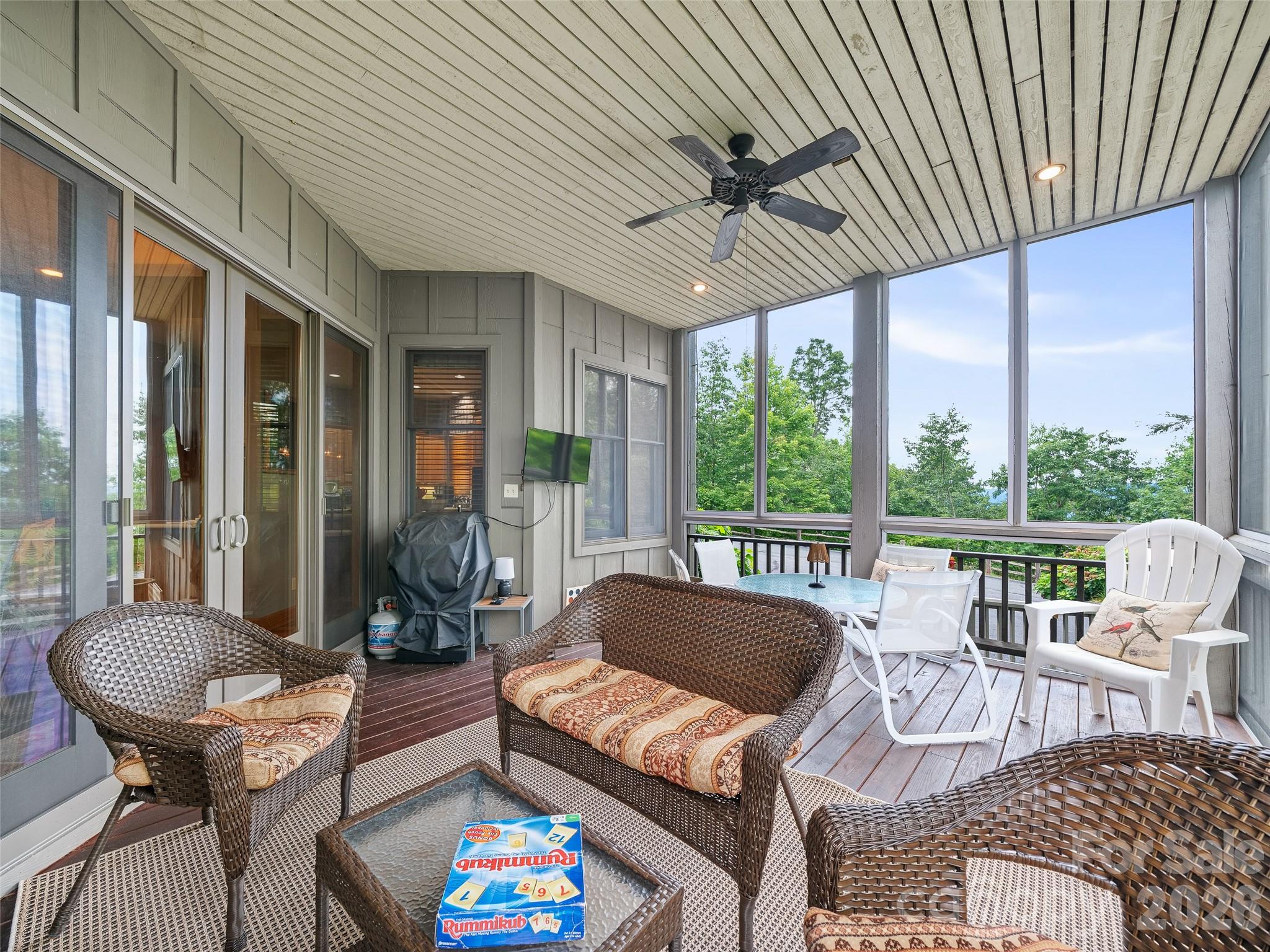 Outdoor living space - 81 Stoney Falls Loop, Burnsville