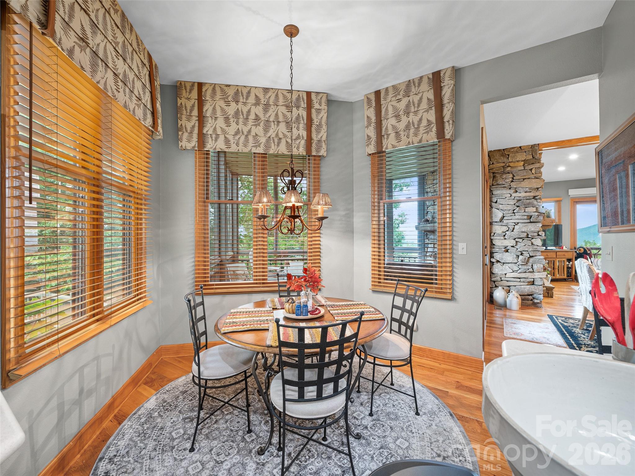 Breakfast nook - 81 Stoney Falls Loop, Burnsville