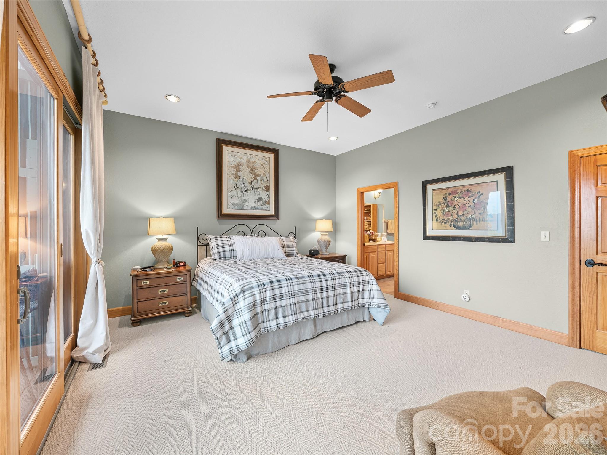 Primary bedroom with ensuite - 81 Stoney Falls Loop, Burnsville