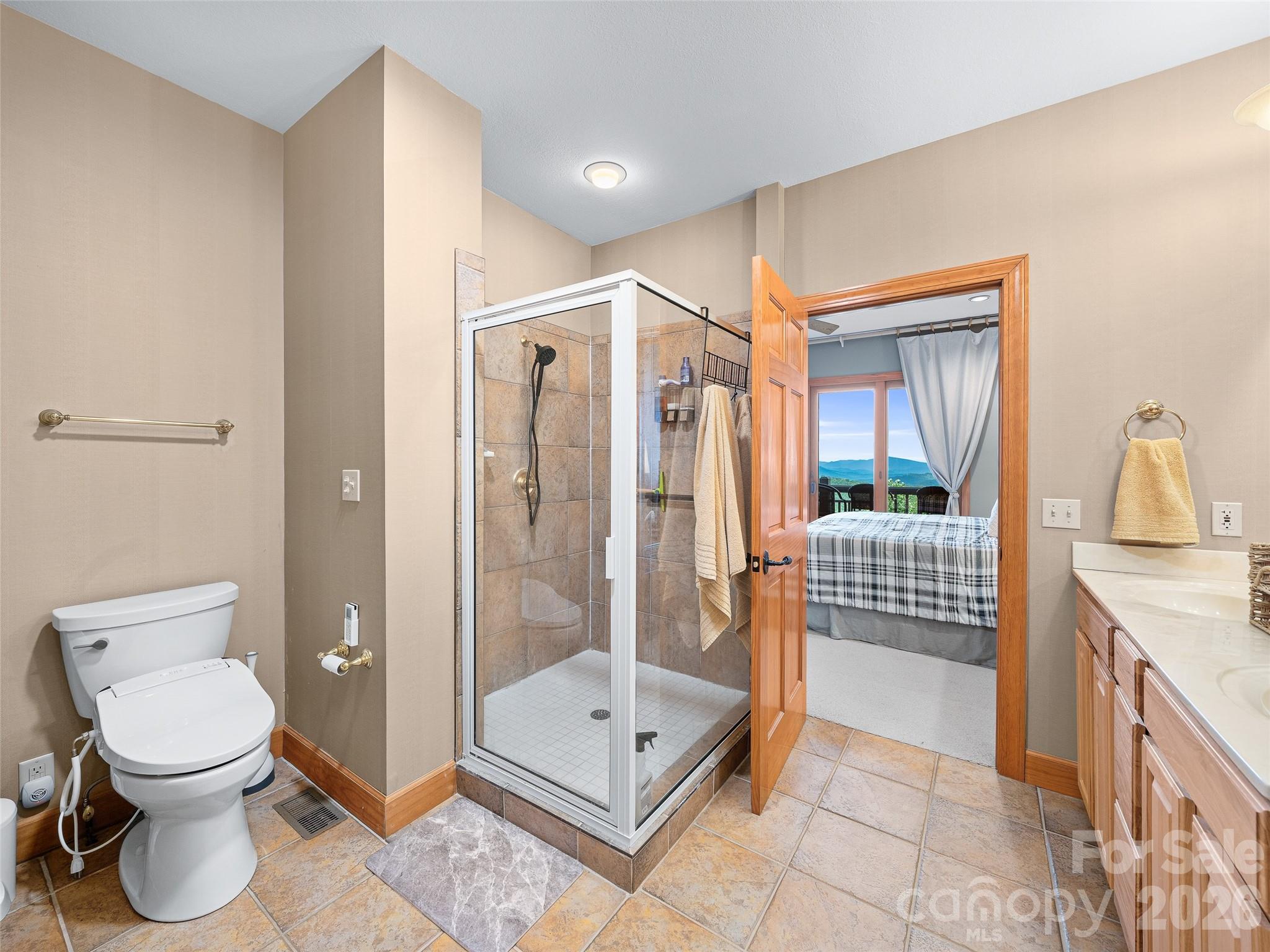 Glass enclosed shower - 81 Stoney Falls Loop, Burnsville