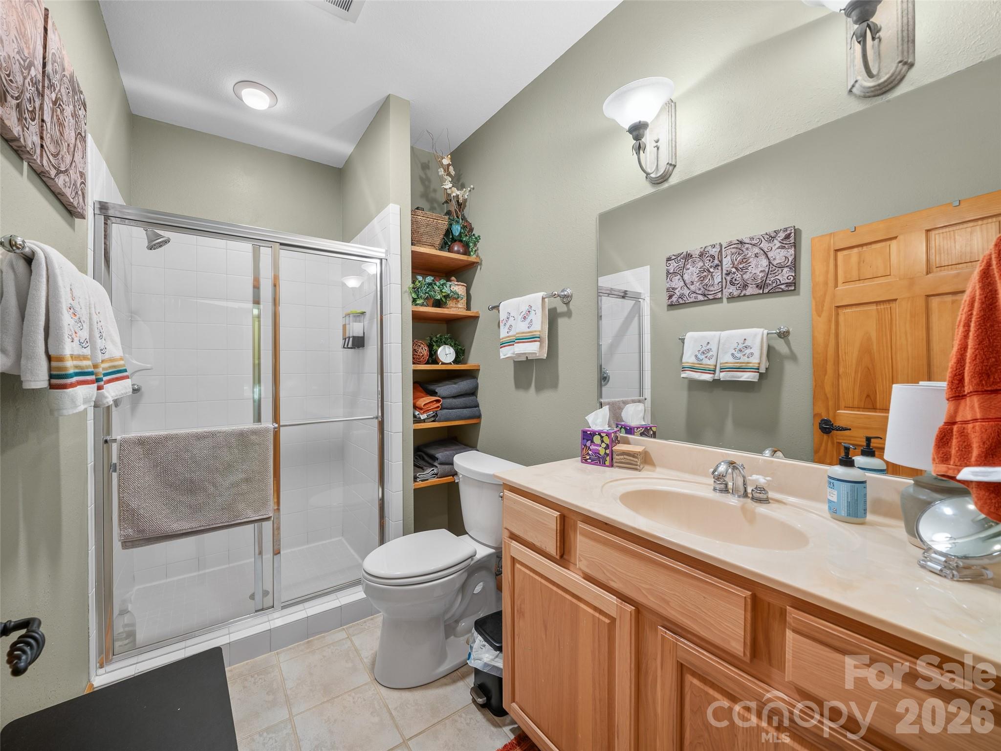 Full-bath on main-level - 81 Stoney Falls Loop, Burnsville