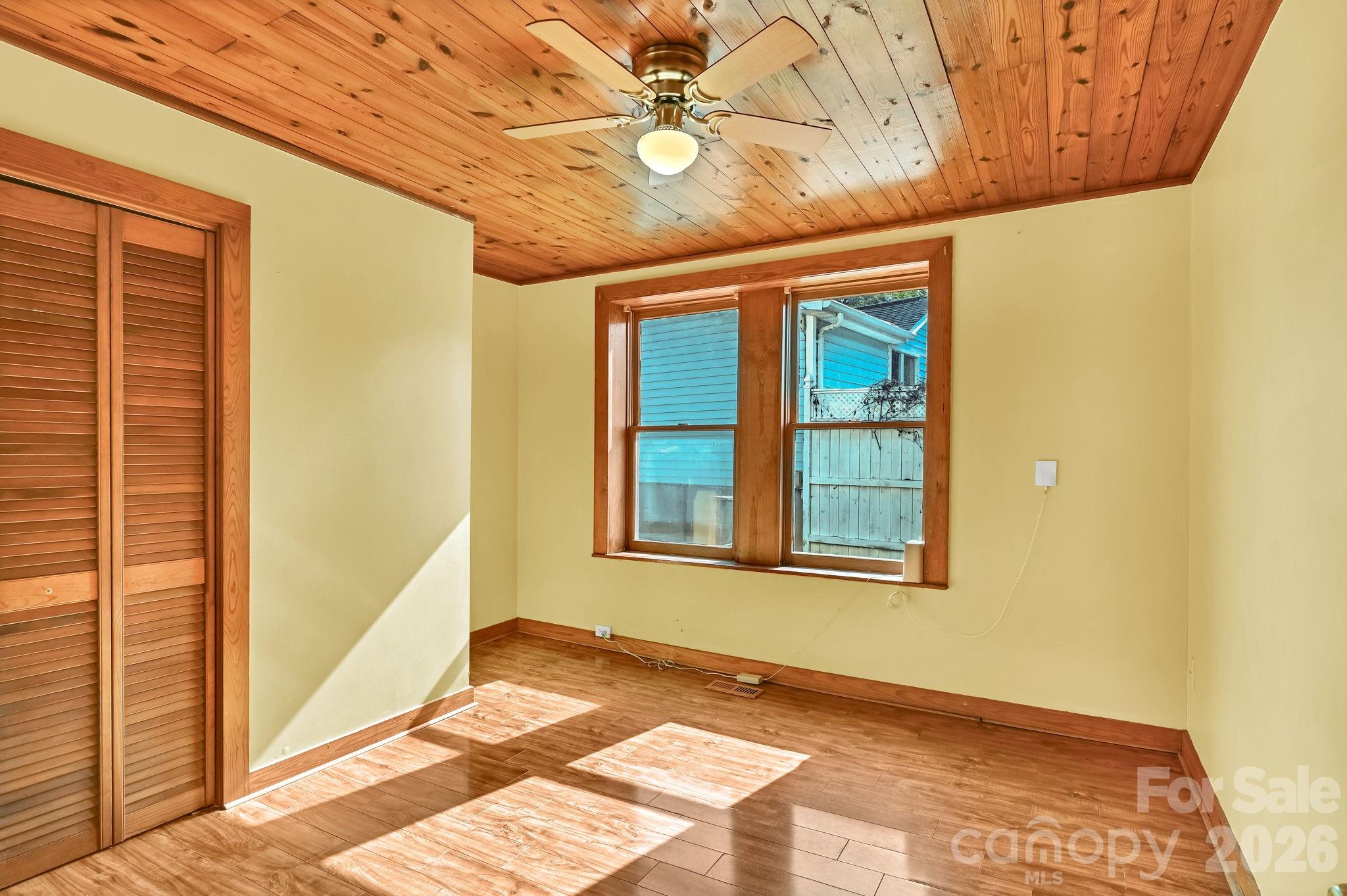 Single Family Residence at 376 Fairview Road, Asheville, photo 10 of 33