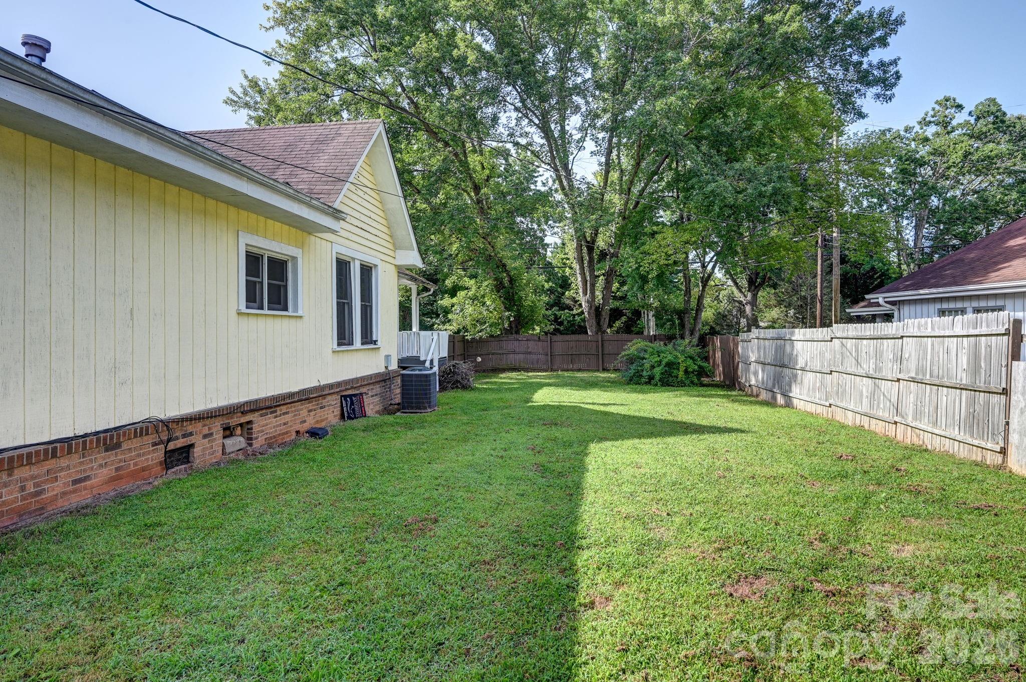 Single Family Residence at 376 Fairview Road, Asheville, photo 29 of 33