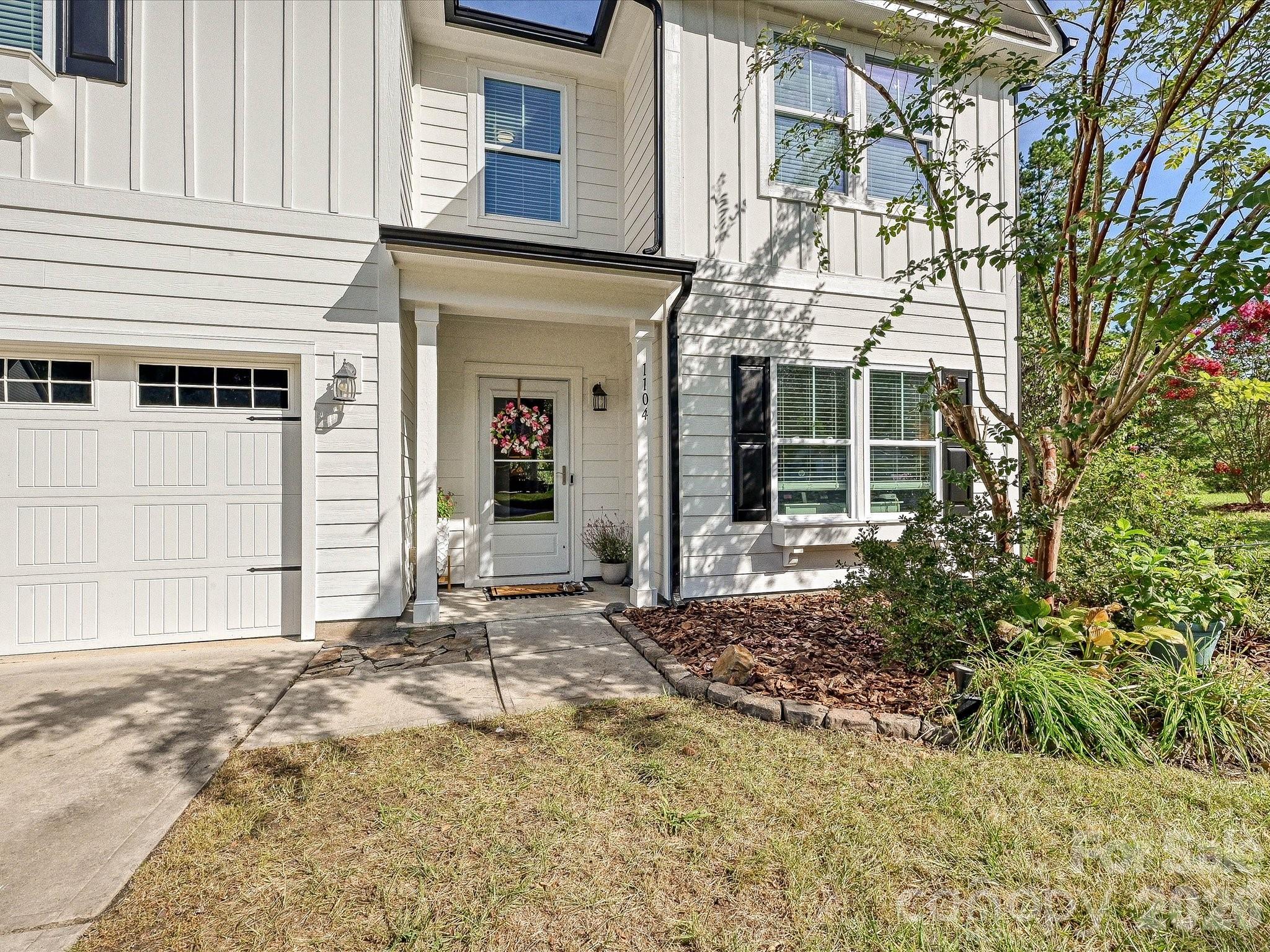 Single Family Residence at 1104 Bassett Way, Indian Land, photo 2 of 40
