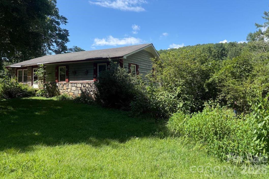 Side view of the home - 107 Flat Creek Drive, Lake Toxaway
