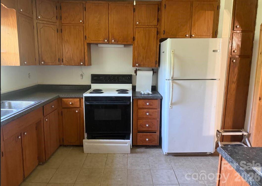 Kitchen - 107 Flat Creek Drive, Lake Toxaway