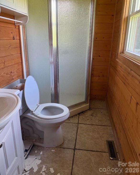 Bathroom in Primary Bedroom - 107 Flat Creek Drive, Lake Toxaway