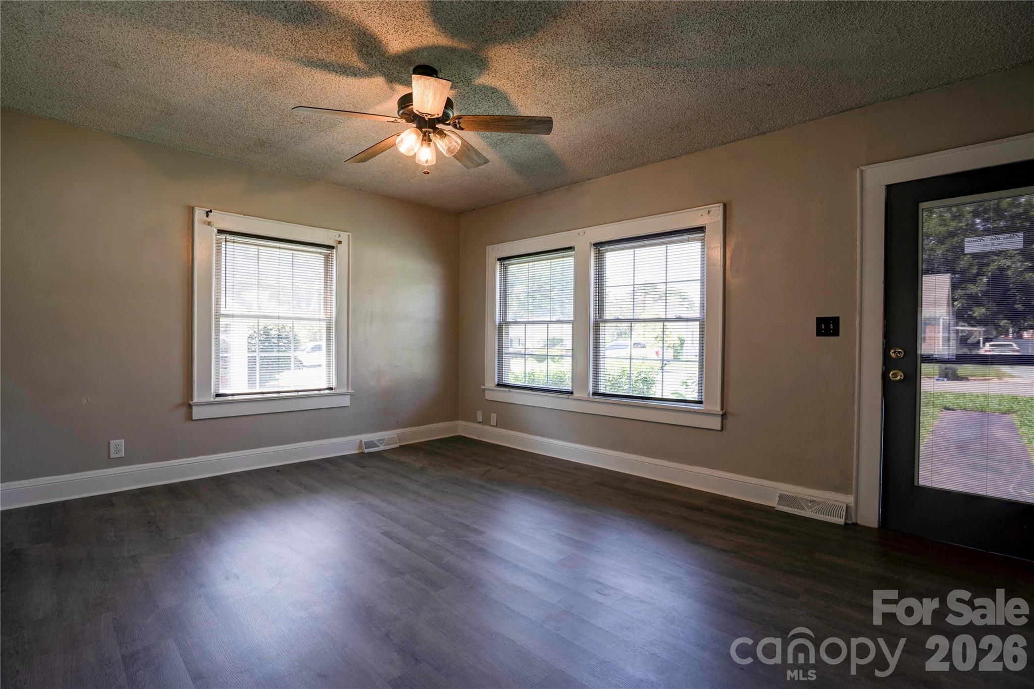 Family Room - 605 Meadowbrook Road, Kings Mountain