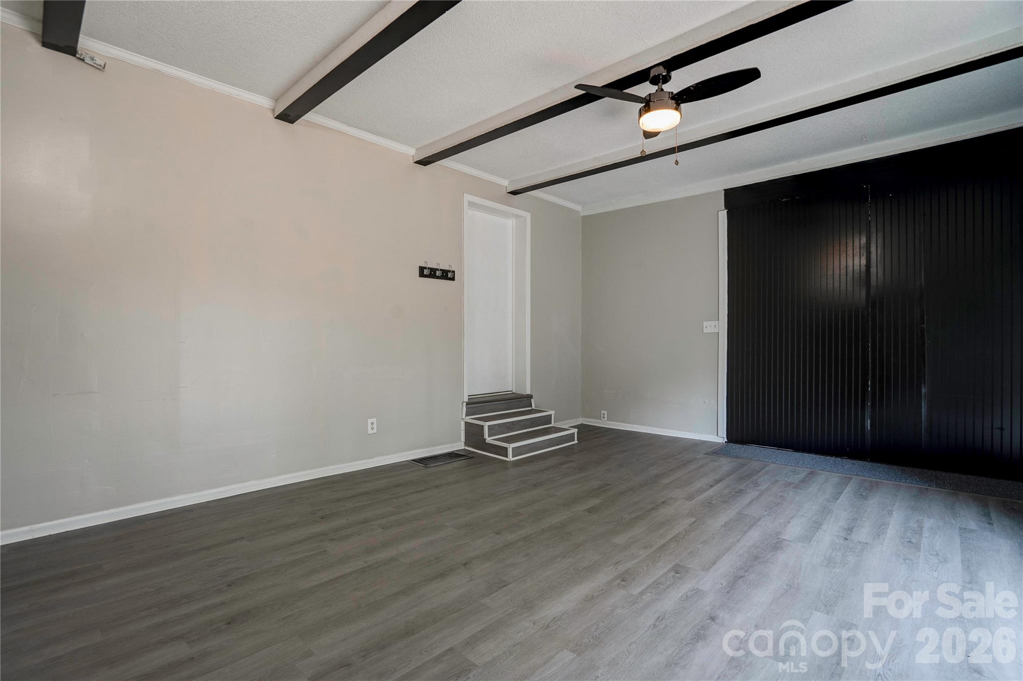 Living Room - 605 Meadowbrook Road, Kings Mountain