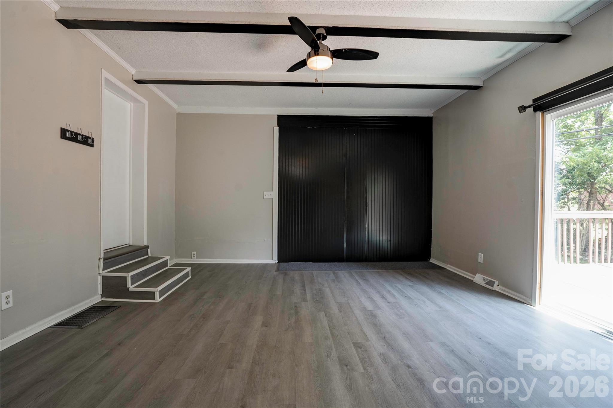 Living Room - 605 Meadowbrook Road, Kings Mountain