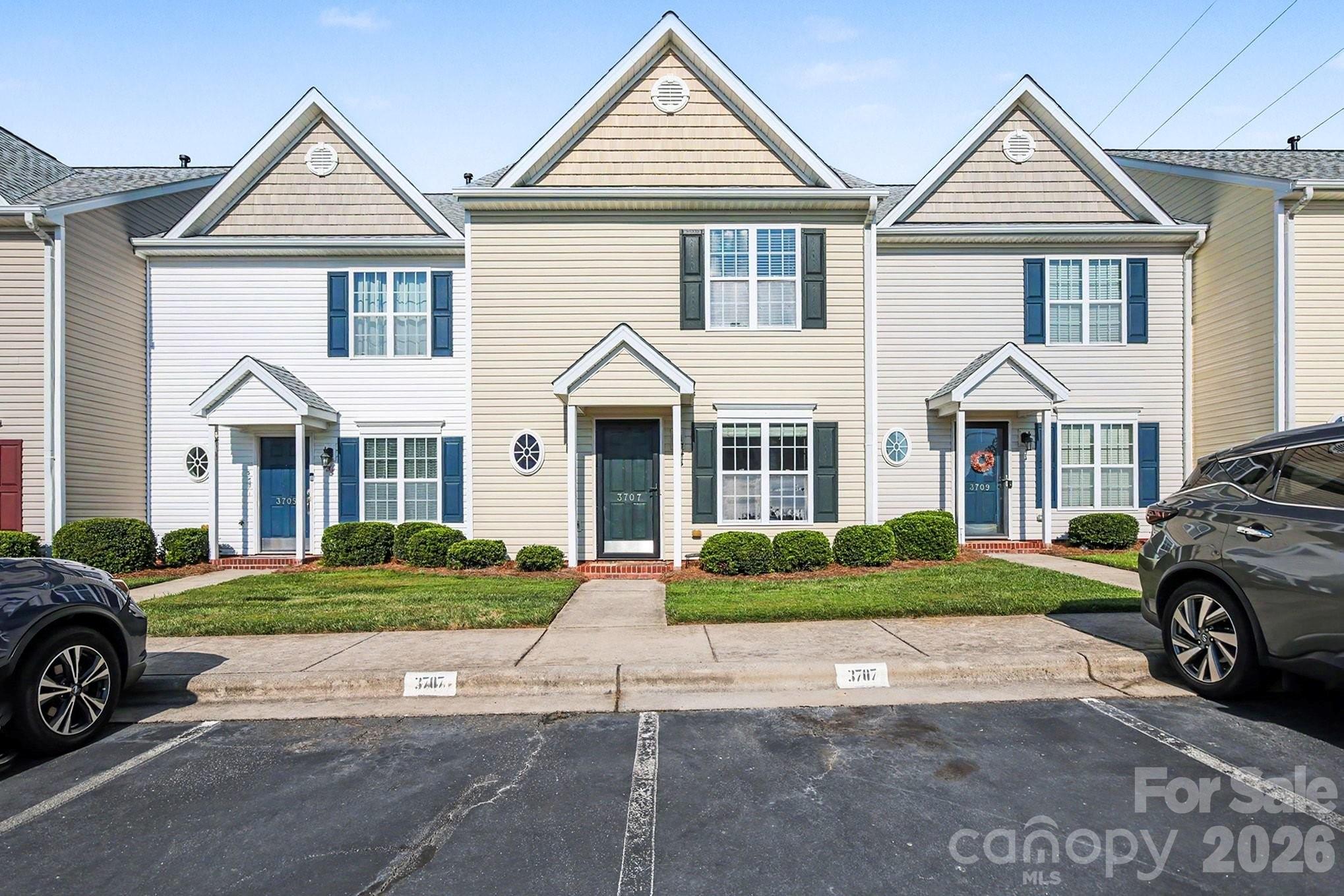 Townhouse at 3707 Spanish Peak Drive, High Point, photo 2 of 24