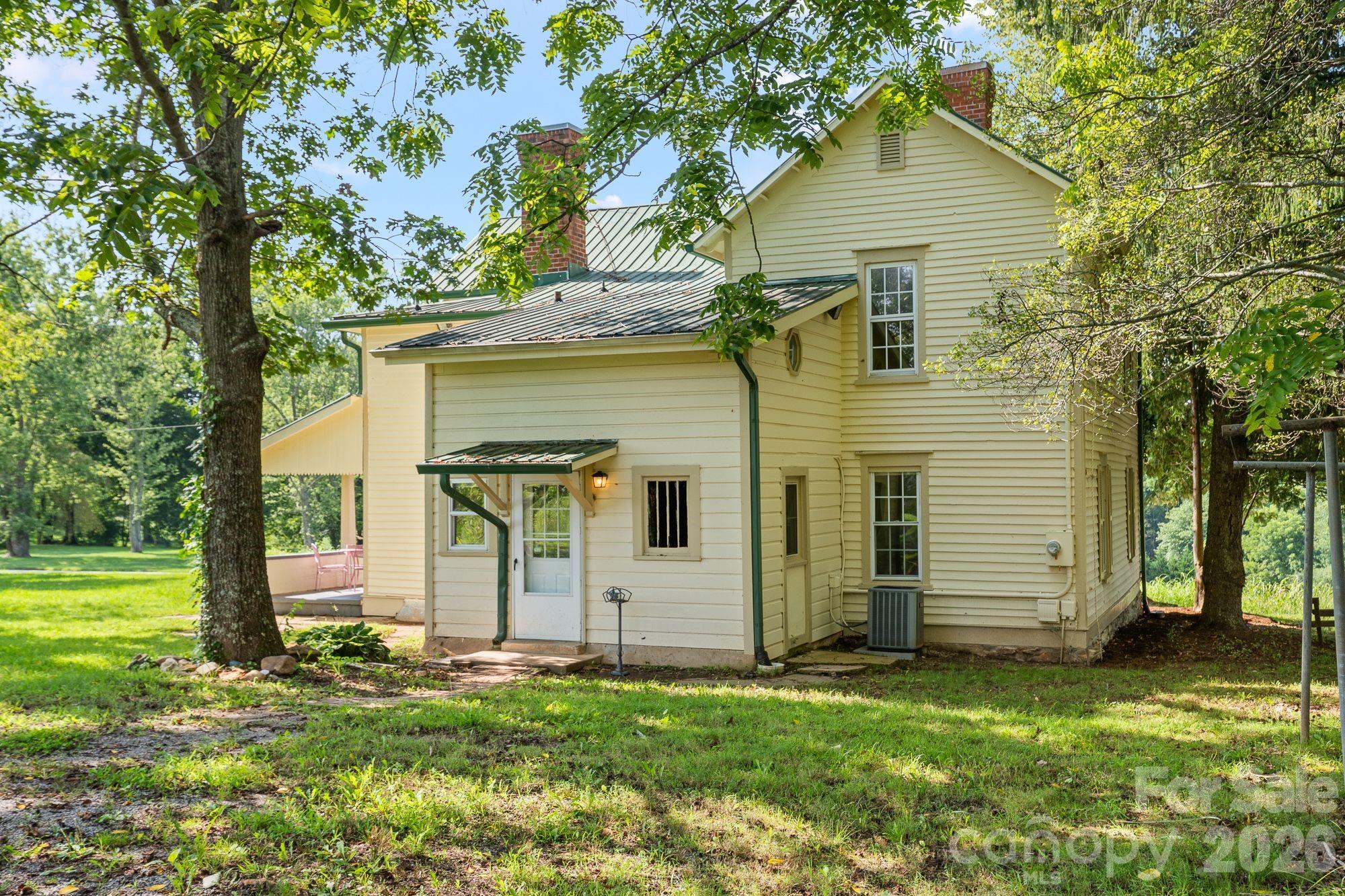 Single Family Residence at 250 Justice Ridge Road, Candler, photo 7 of 44