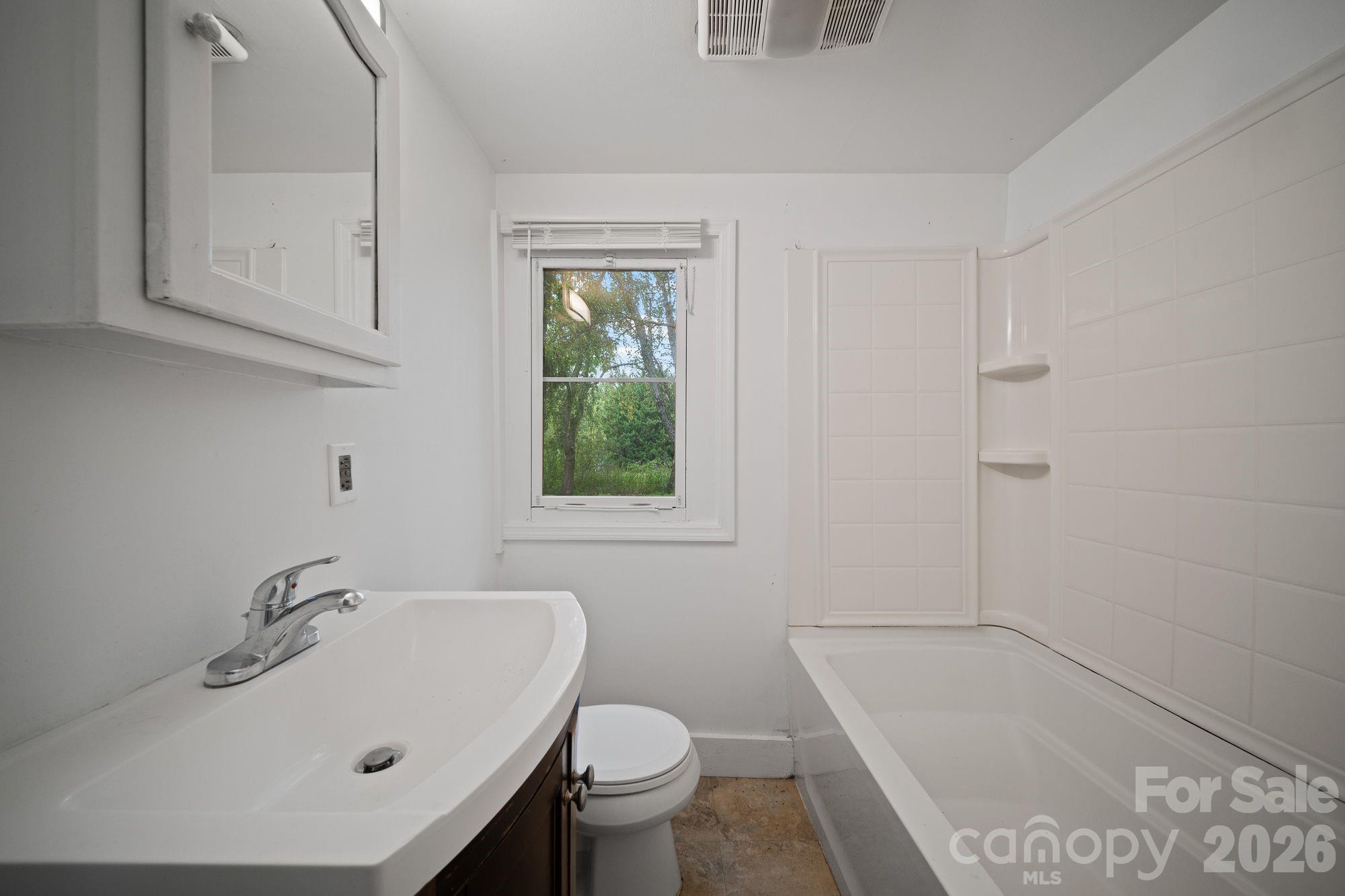 Single Family Residence at 250 Justice Ridge Road, Candler, photo 23 of 44