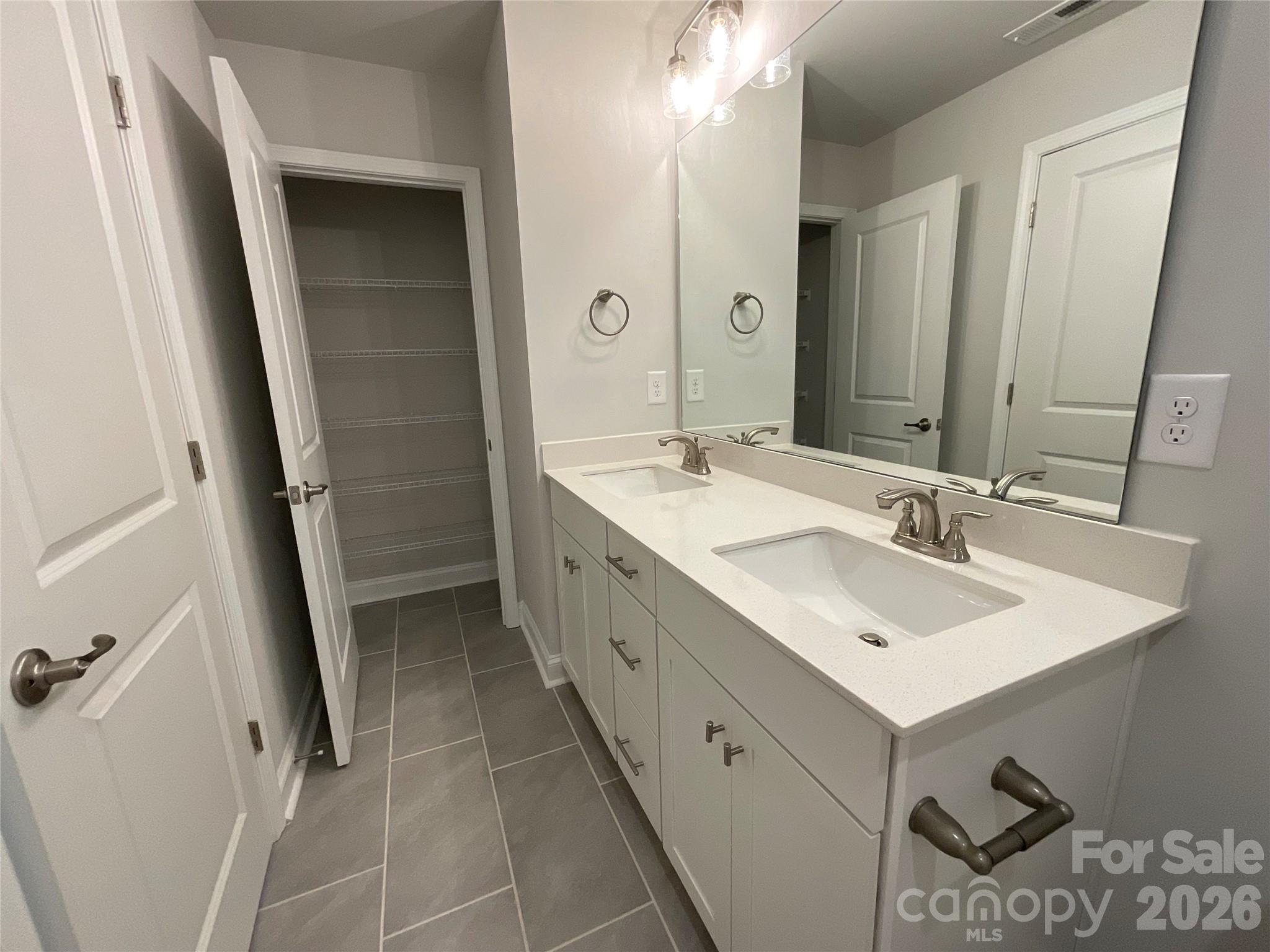 Hallway bathroom upstairs - 1590 Autumn Lane, York